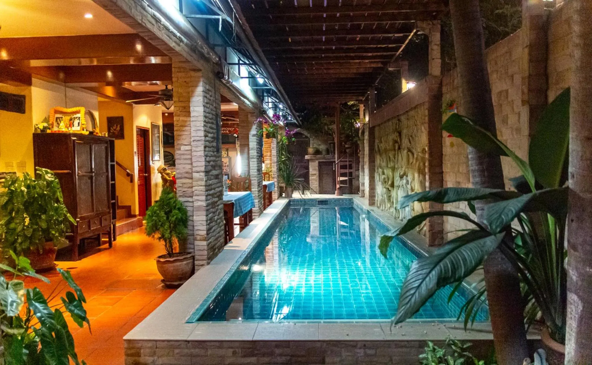 Swimming pool in Chang Charlie Inn, Boutique