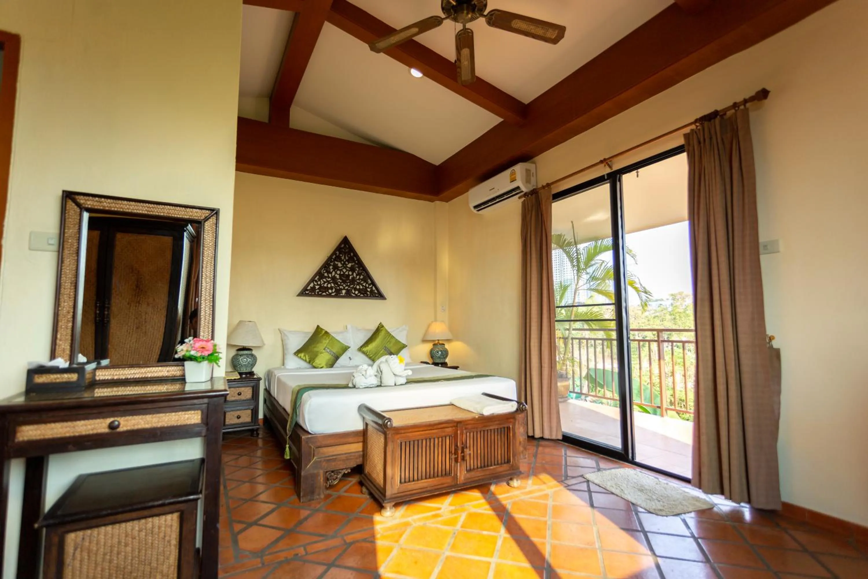 Bed in Chang Charlie Inn, Boutique