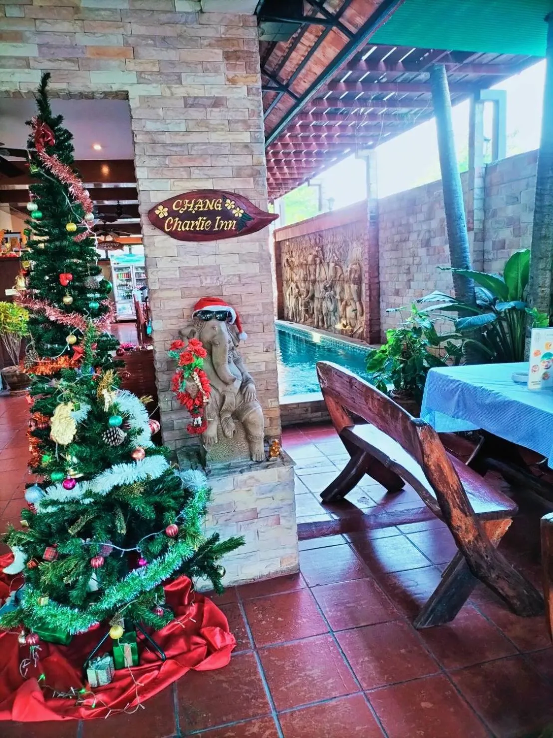 Restaurant/places to eat in Chang Charlie Inn, Boutique