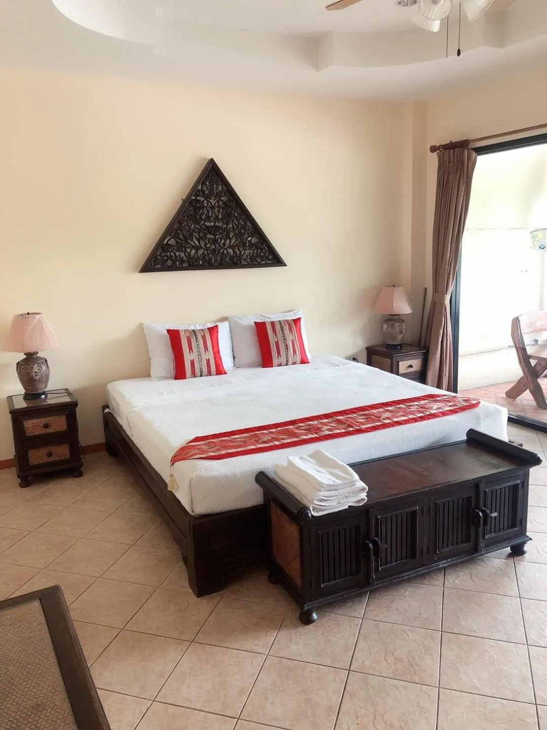 Bed in Chang Charlie Inn, Boutique