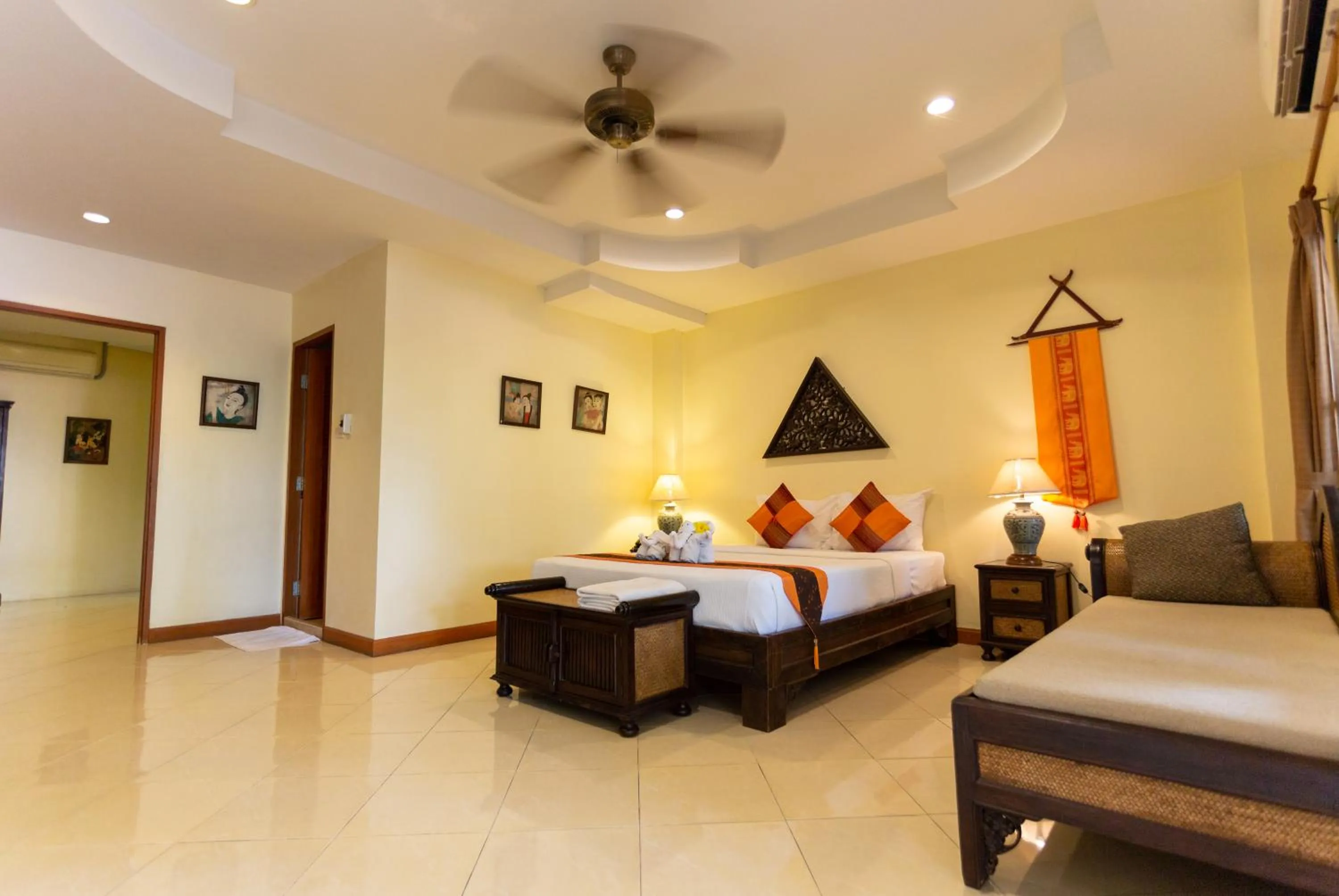 Bedroom, Bed in Chang Charlie Inn, Boutique