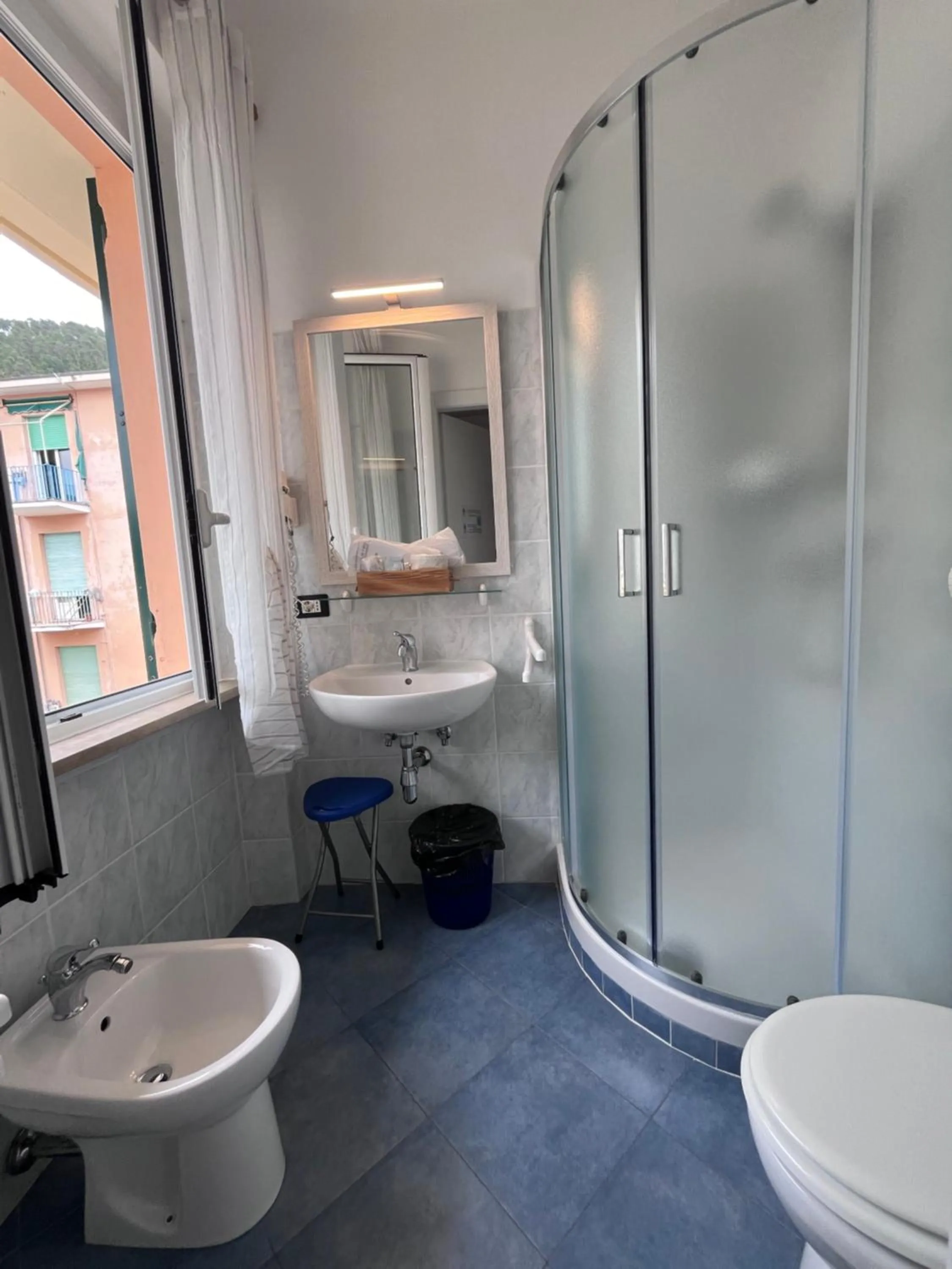 Bathroom in Affittacamere Il Veliero