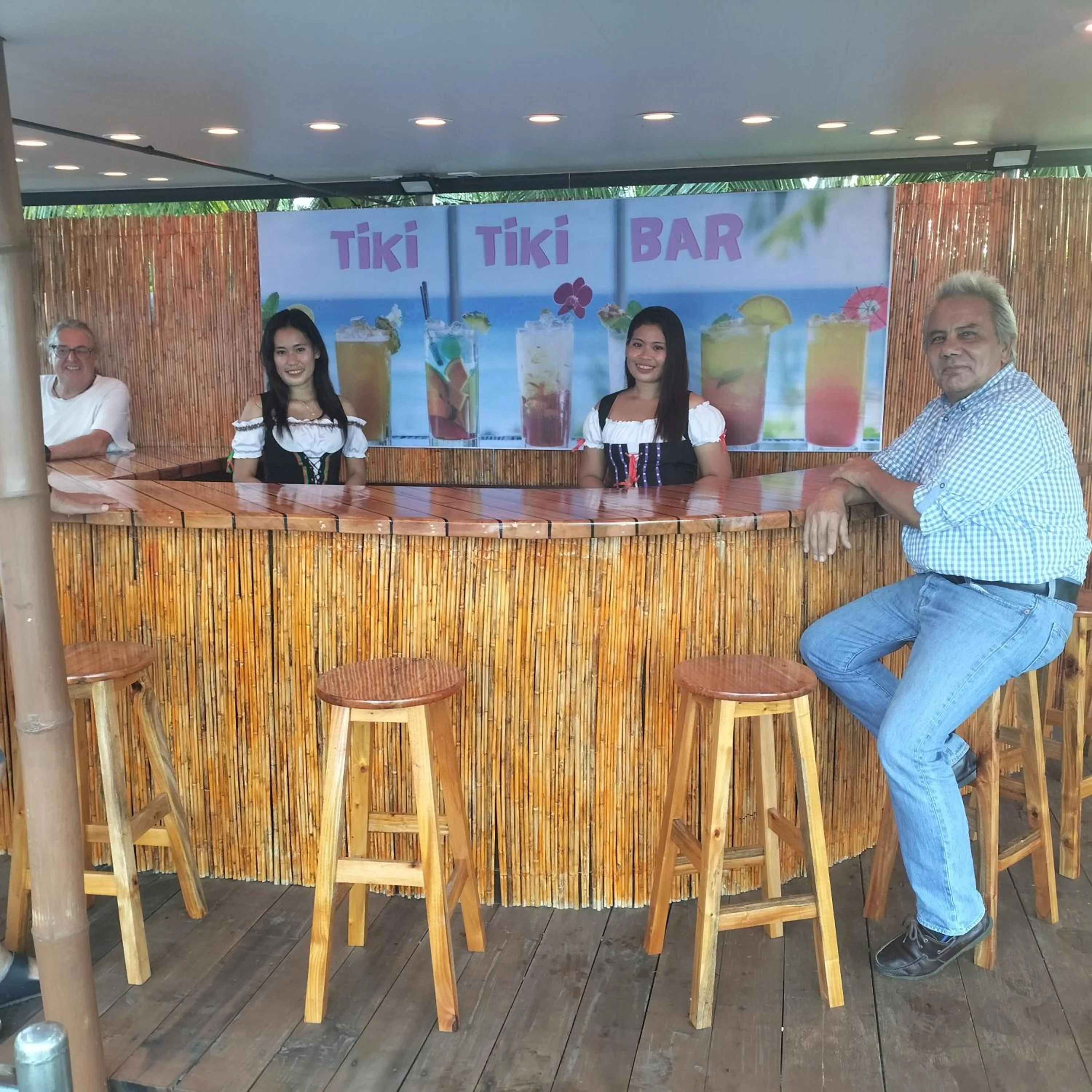 Lounge or bar in Panglao Sea Resort - Tangnan