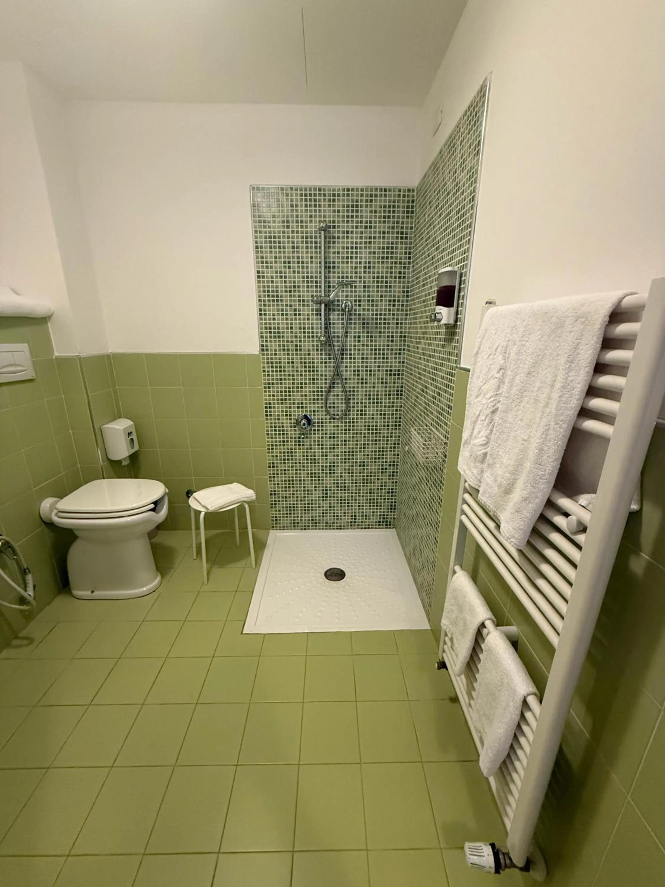 Bathroom in GG8 Hotel & Suite SPA