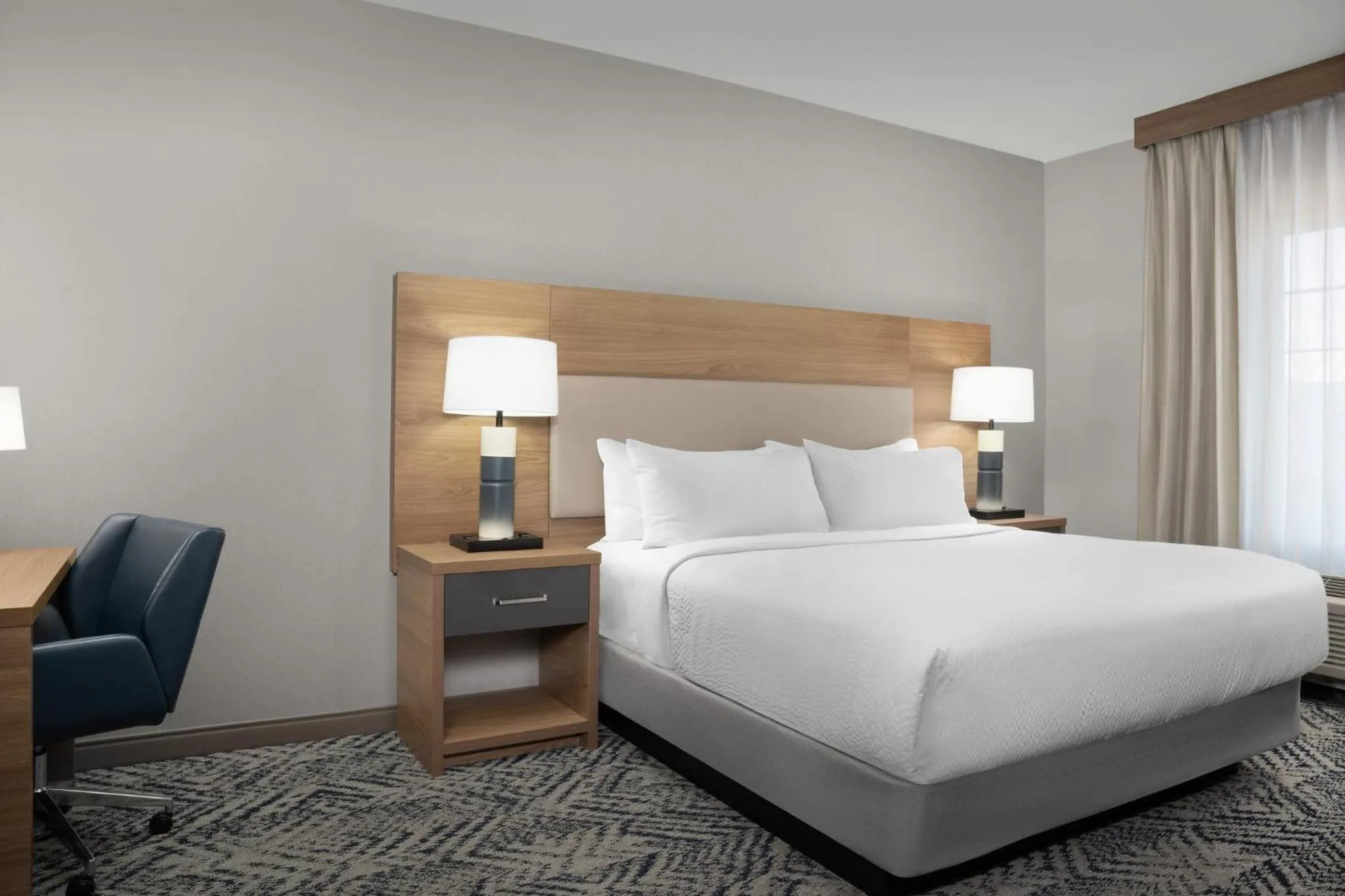 Photo of the whole room, Bed in Candlewood Suites Alexandria - Fort Belvoir by IHG