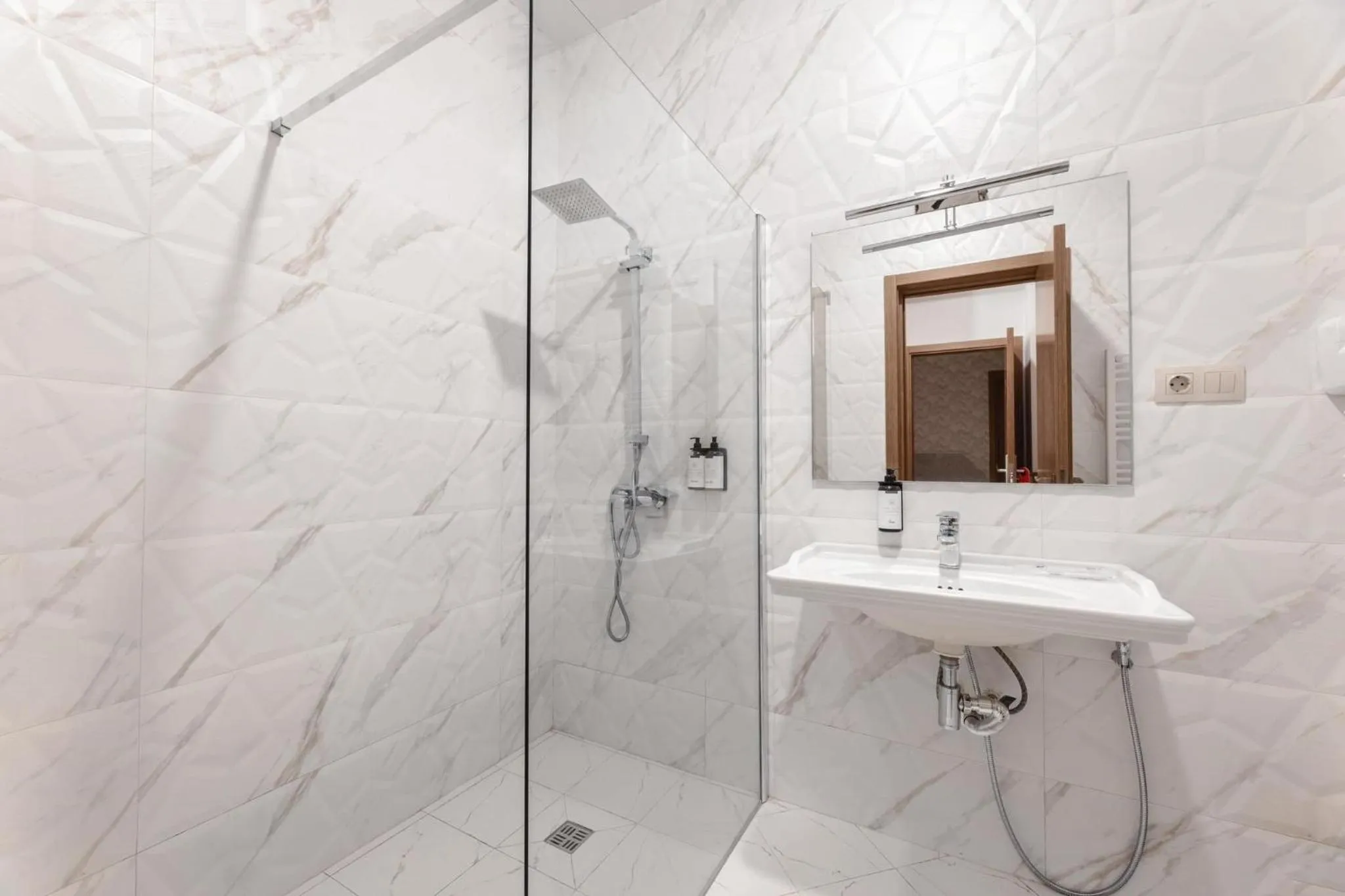 Shower in Park Hotel Tskaltubo - Balneo Resort