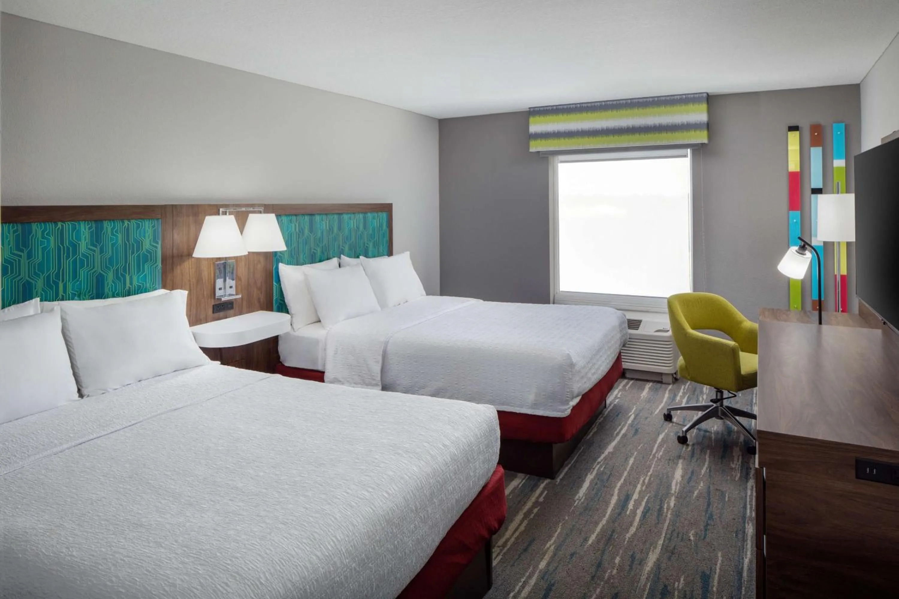 Bed in Hampton Inn & Suites Savannah - I-95 South - Gateway