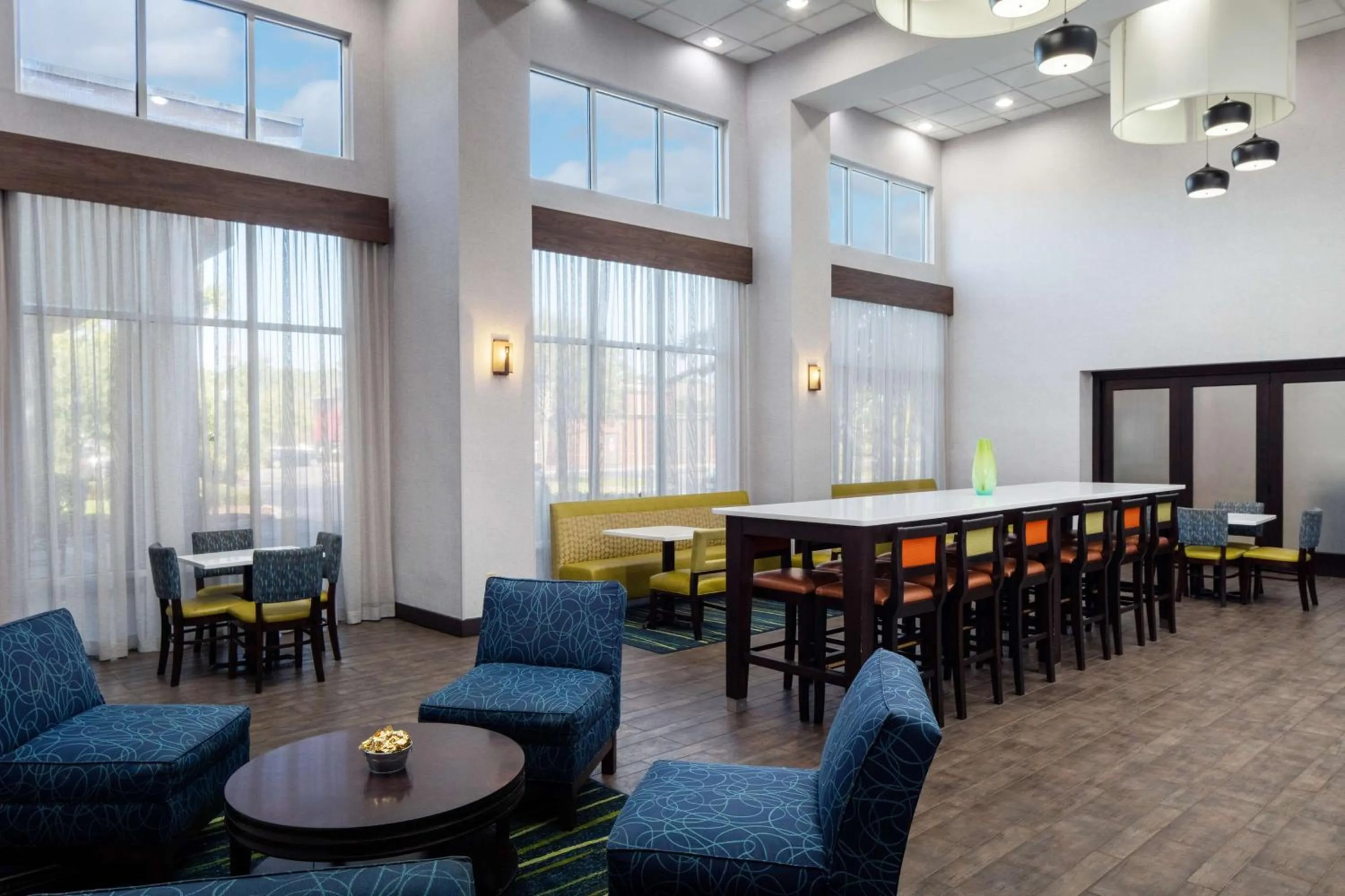 Lobby or reception in Hampton Inn & Suites Savannah - I-95 South - Gateway