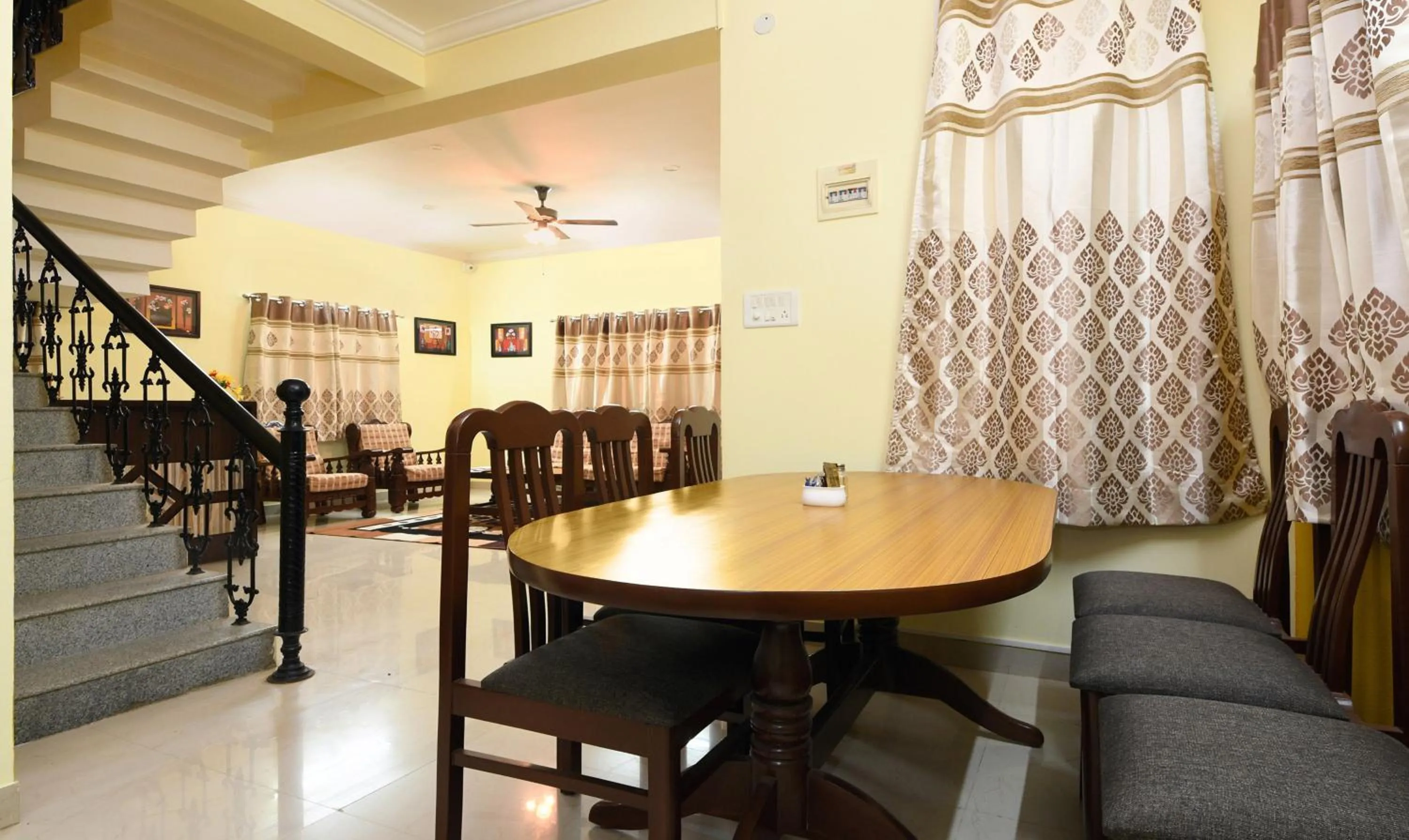 Seating area in Itsy Hotels Shivas Kuteera