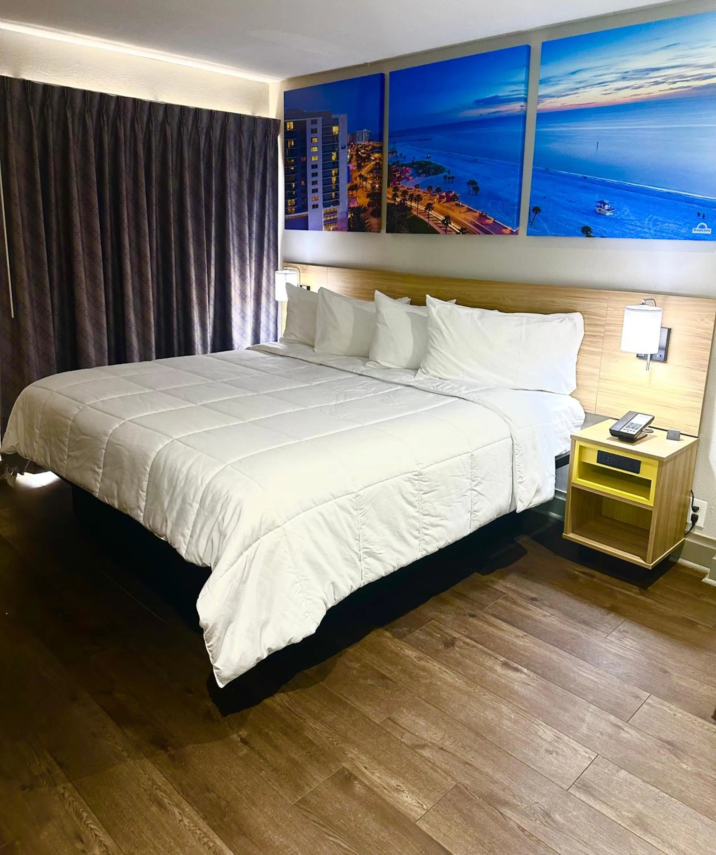 Bed in Days Inn & Suites by Wyndham Tampa - Ybor City