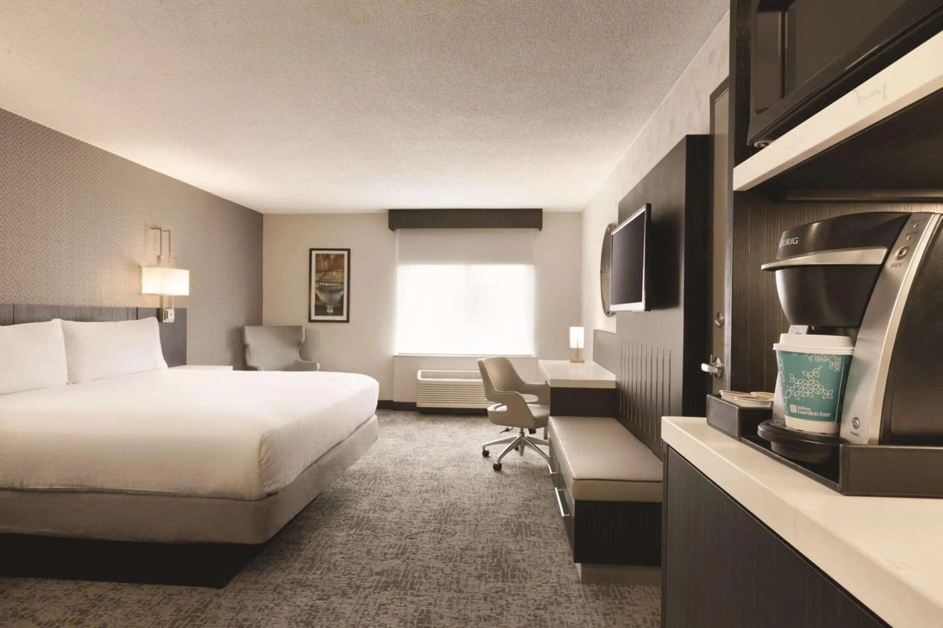 Bedroom, Bed in Hilton Garden Inn Washington DC Downtown