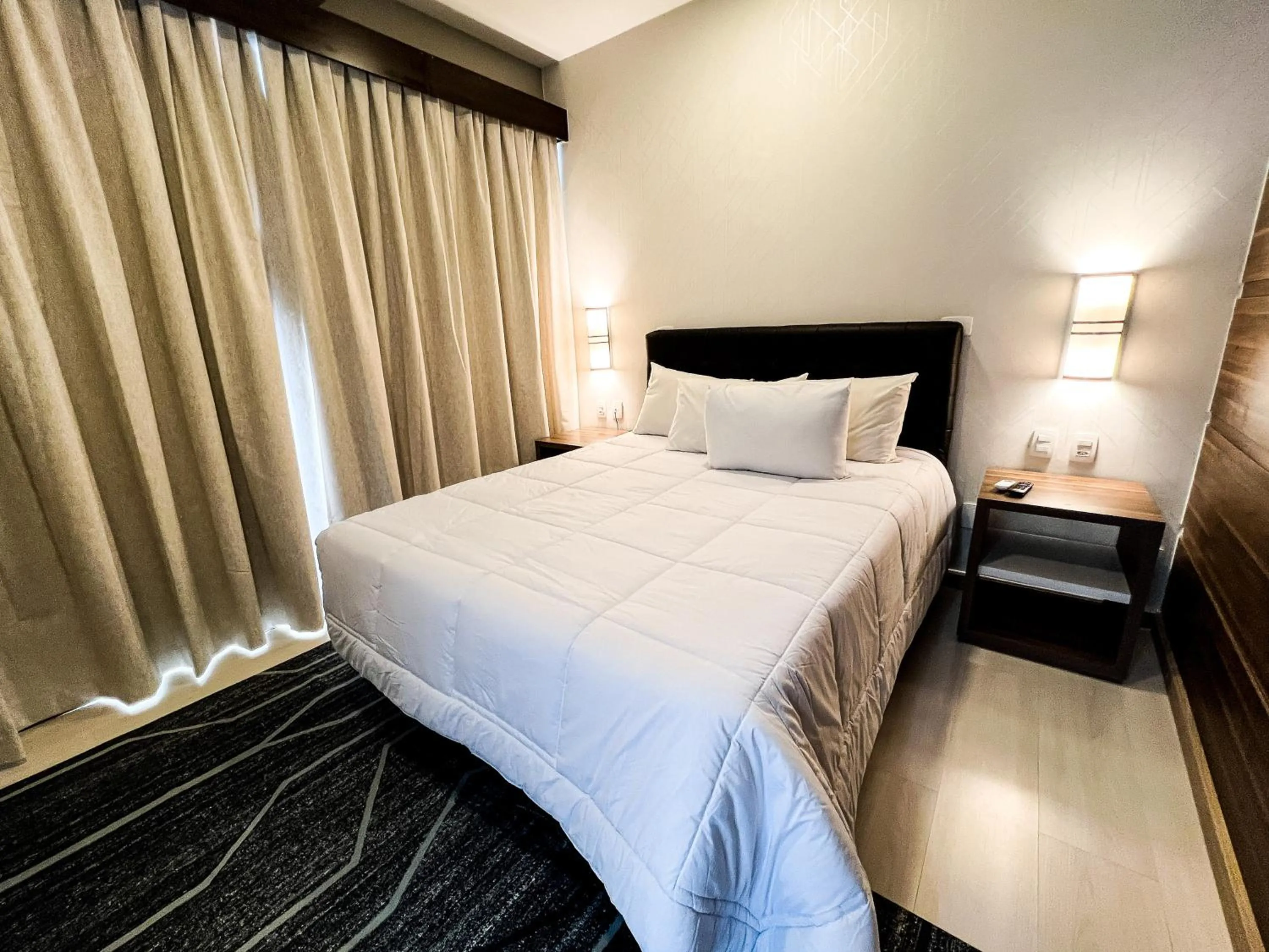 Bedroom, Bed in Master Cosmopolitan Moinhos de Vento