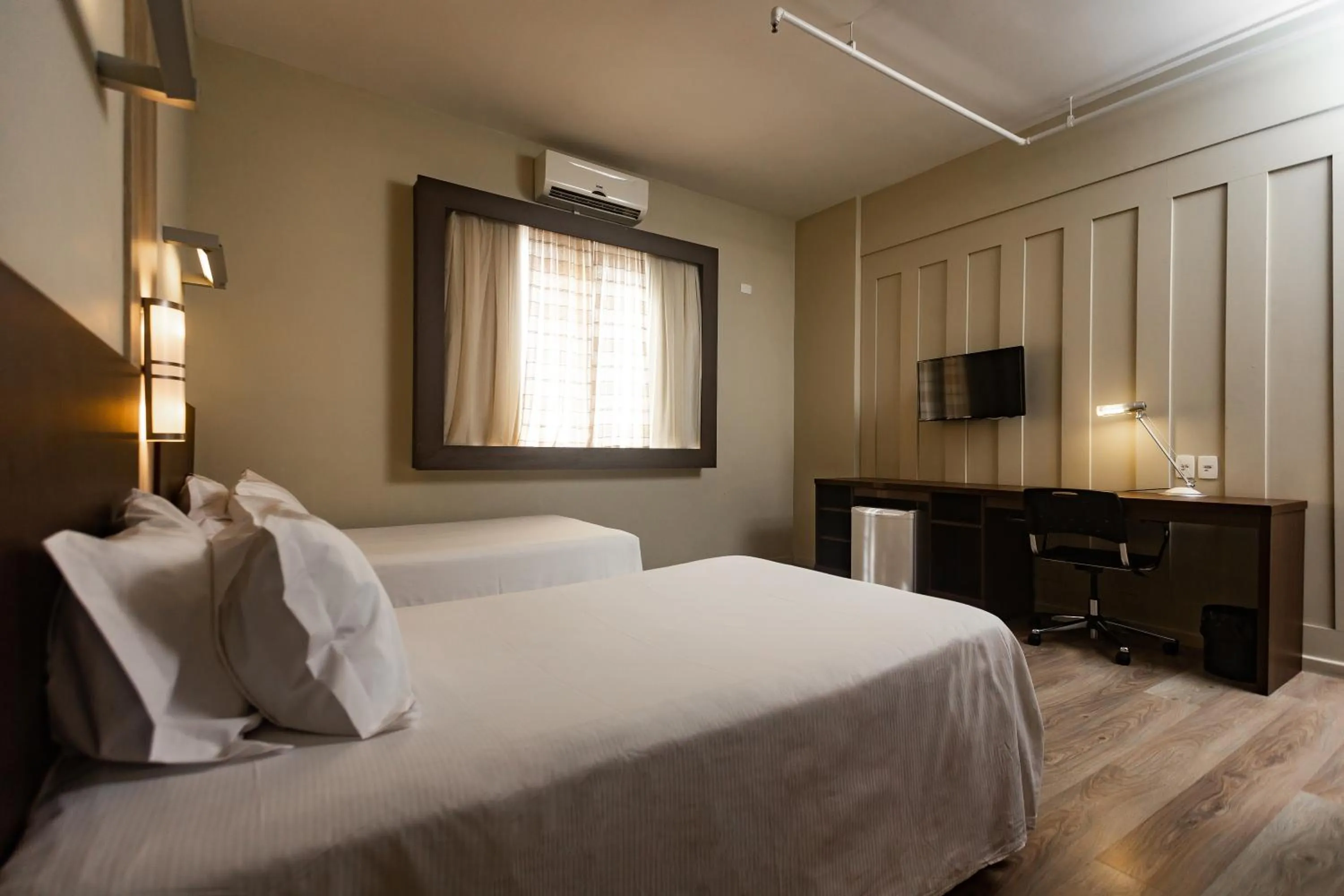 Bed in Master Cosmopolitan Moinhos de Vento