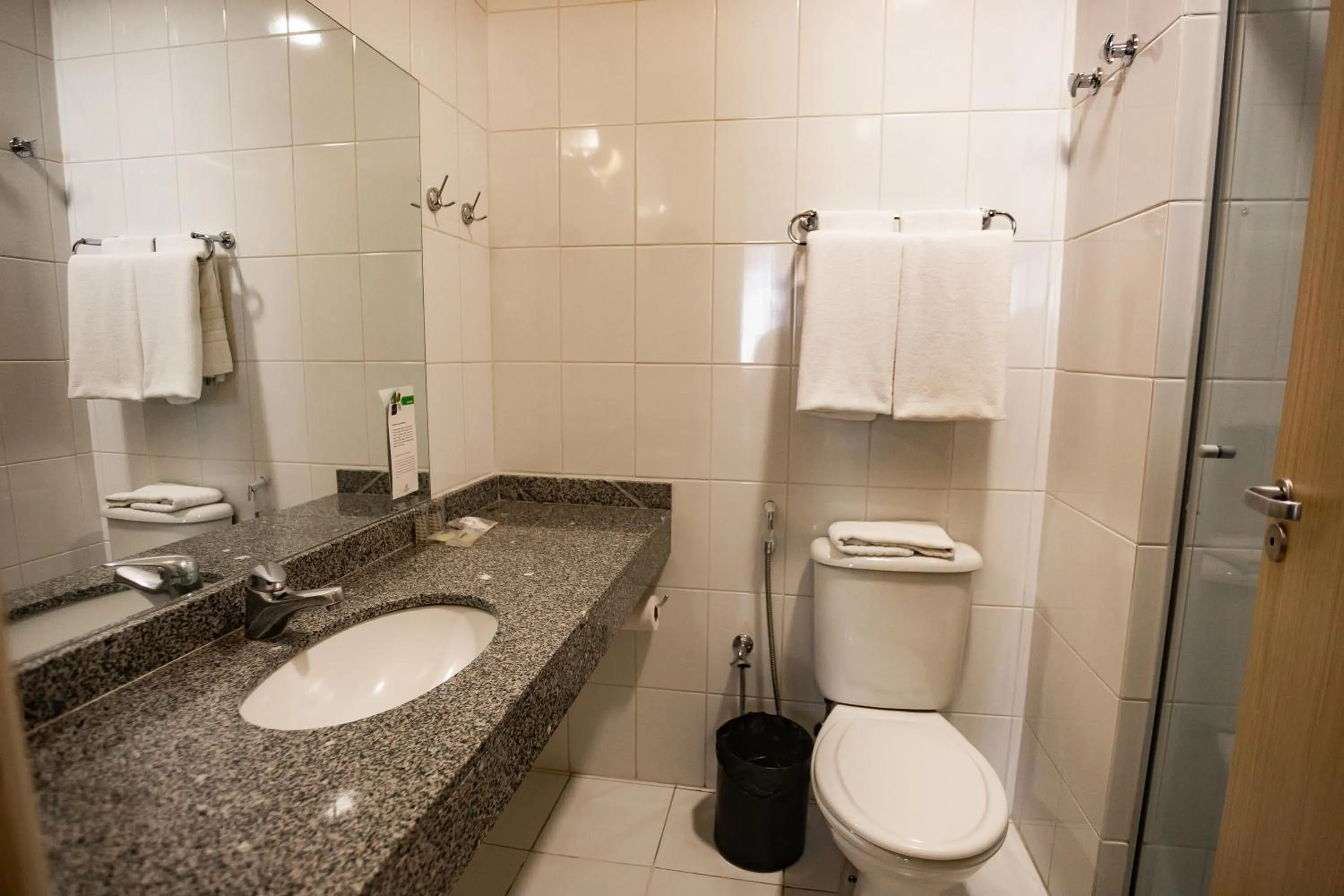 Toilet in Master Cosmopolitan Moinhos de Vento