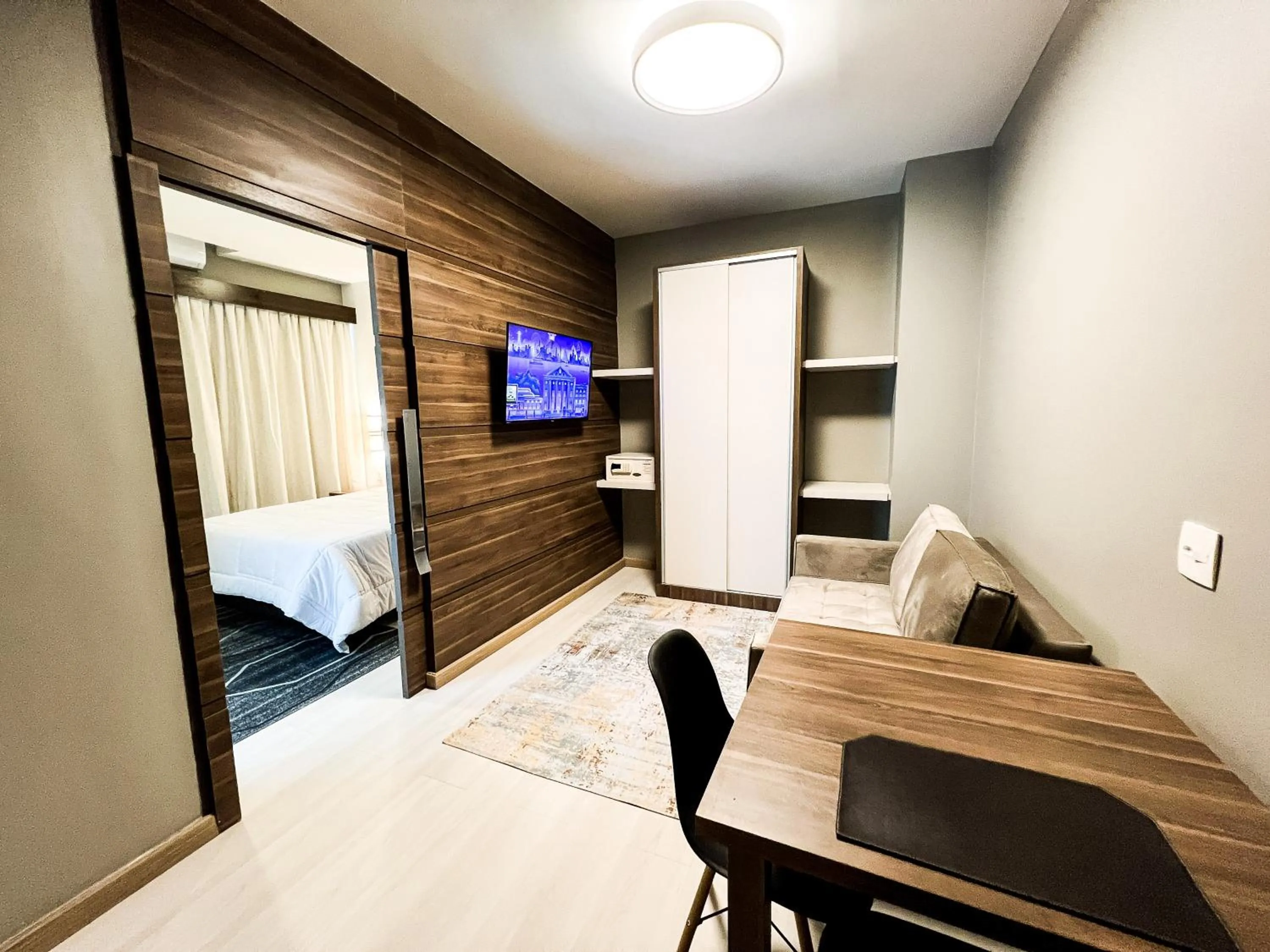 Living room, Bed in Master Cosmopolitan Moinhos de Vento