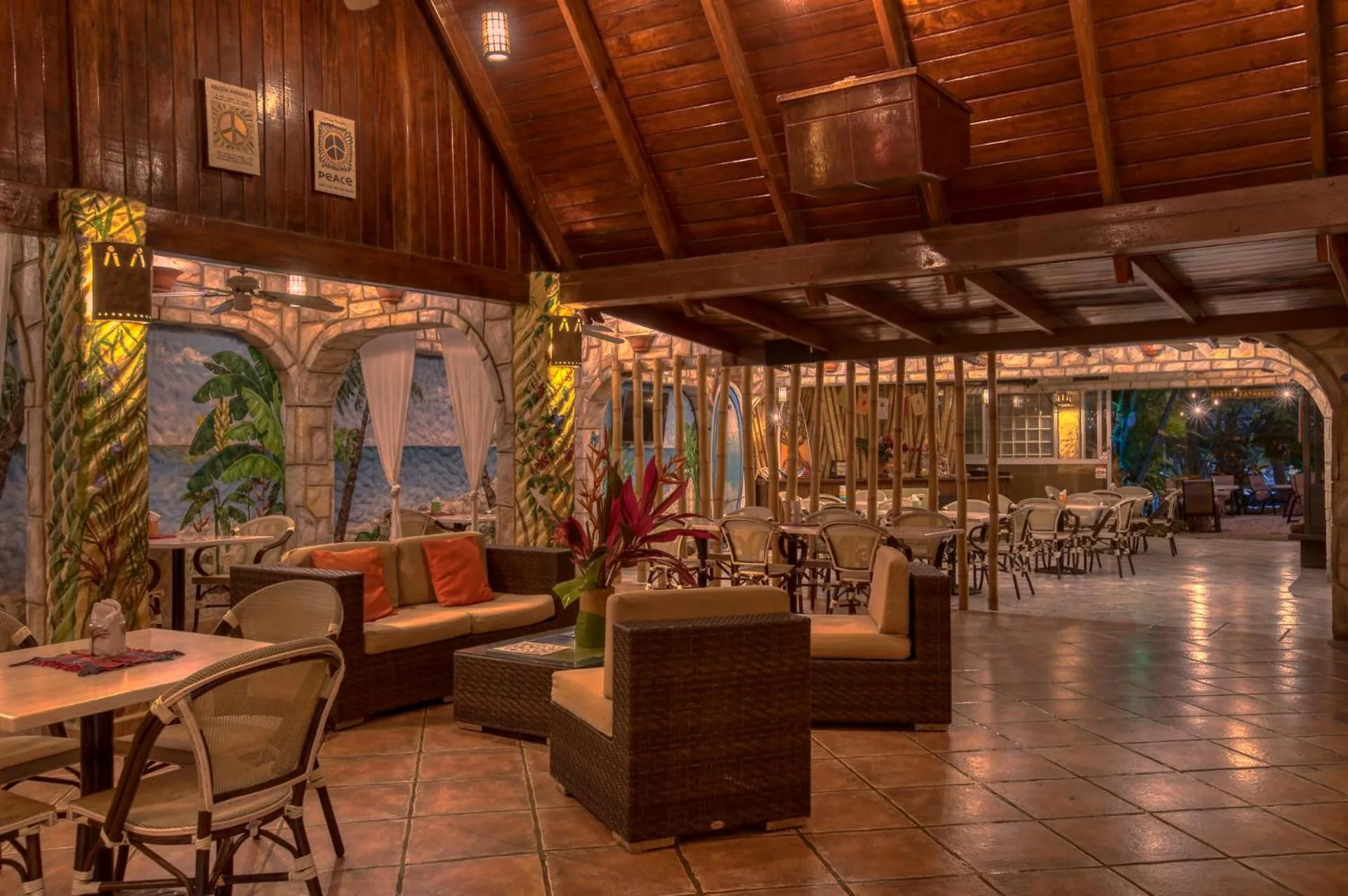 Restaurant/places to eat in El Sano Banano Beachside Hotel