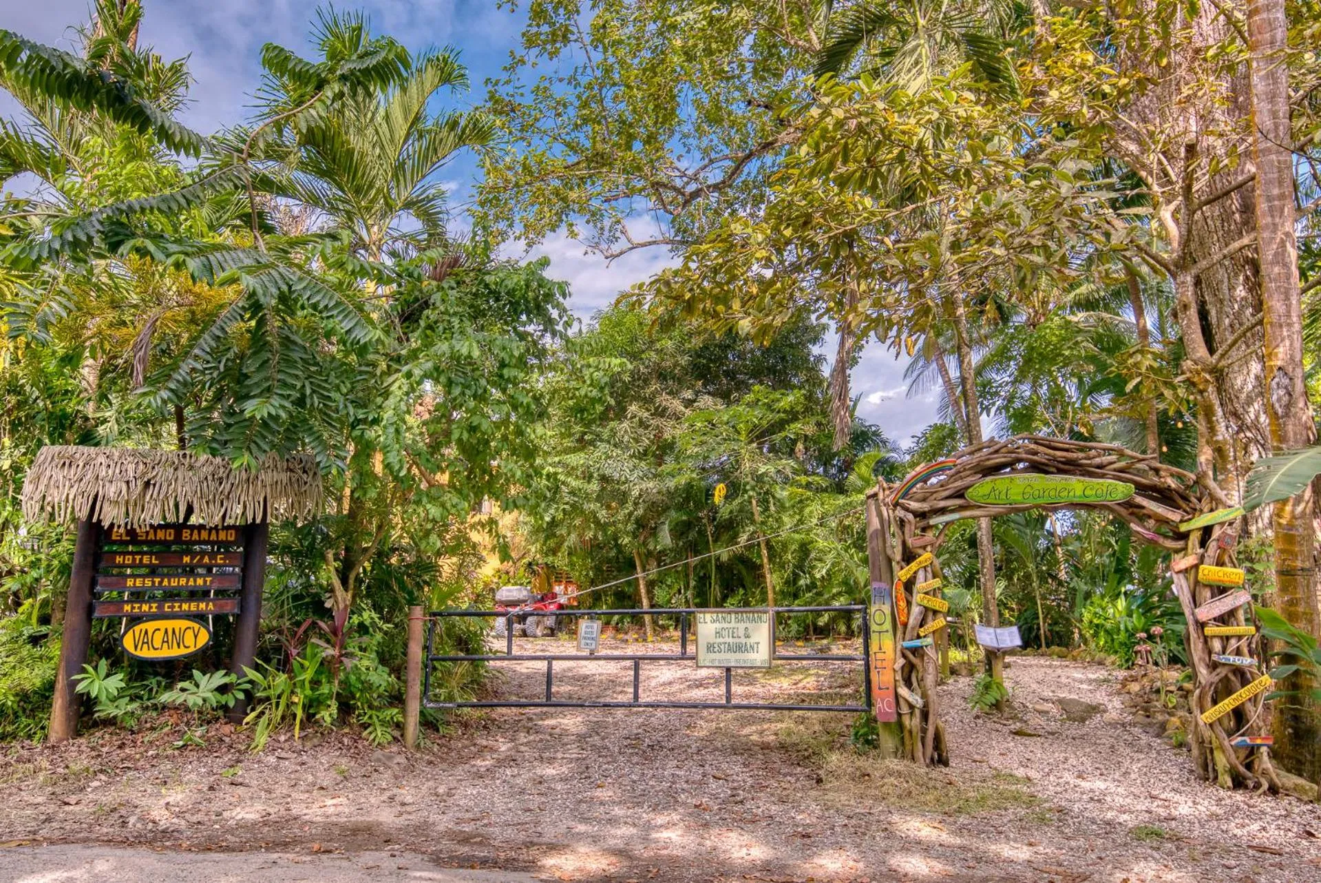 Parking in El Sano Banano Beachside Hotel