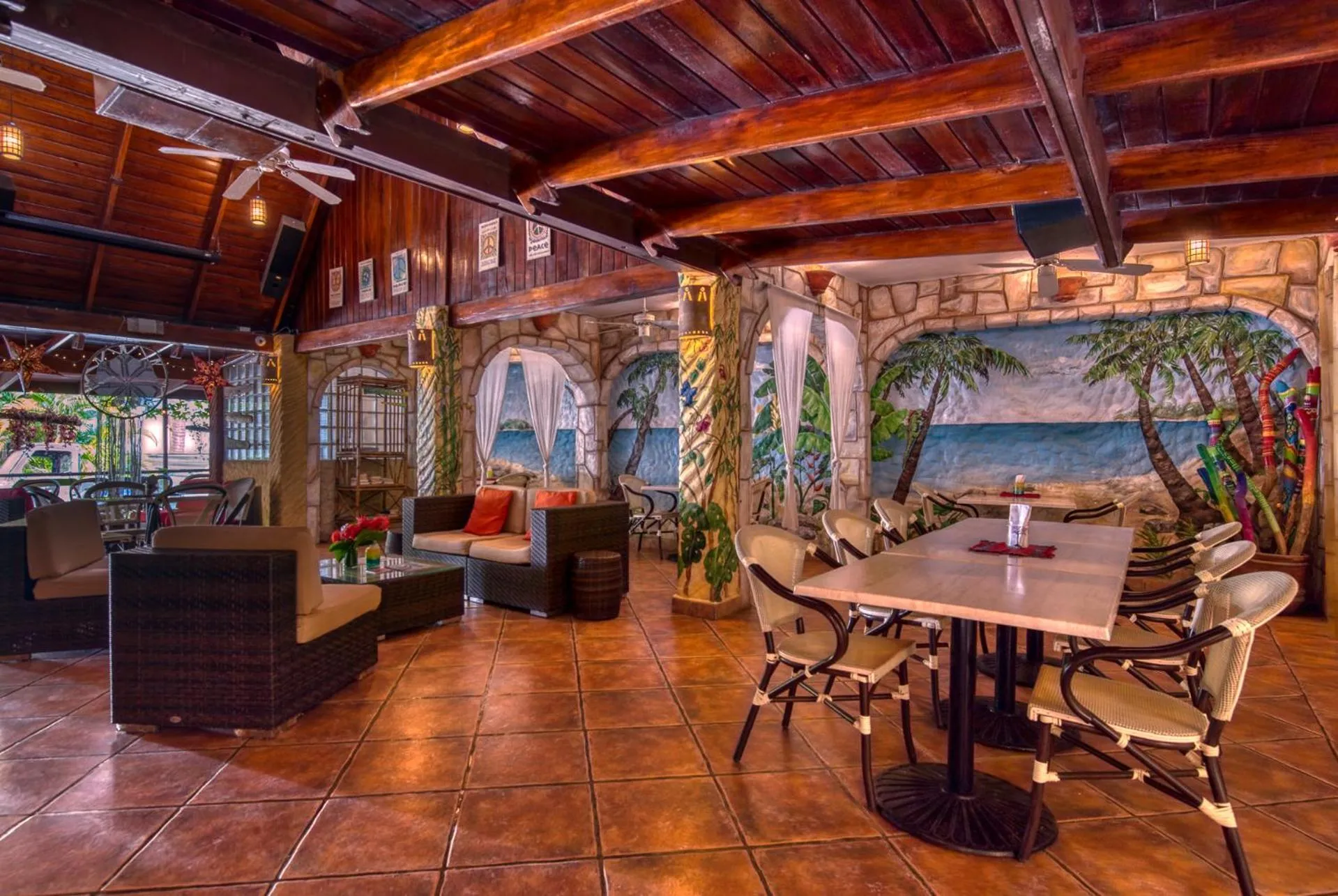 Restaurant/places to eat in El Sano Banano Beachside Hotel