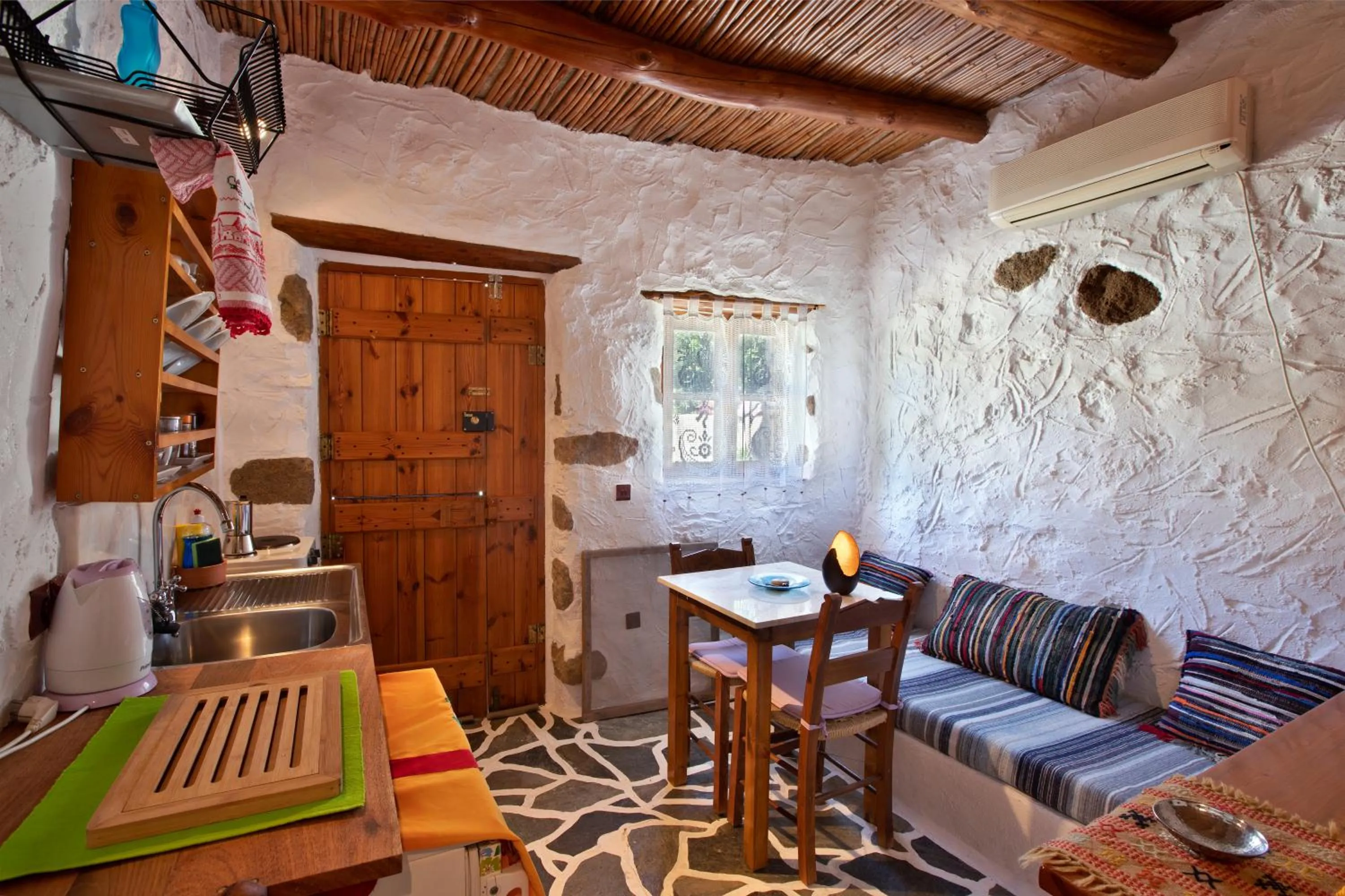 Kitchen or kitchenette in Natura cottages