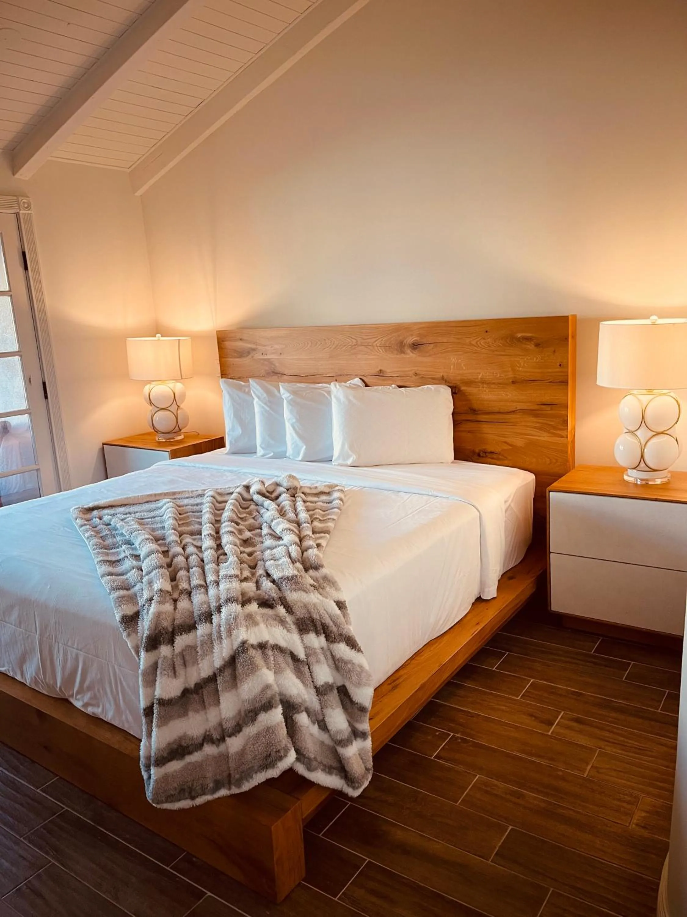 Bed in The Chateau at Lake La Quinta