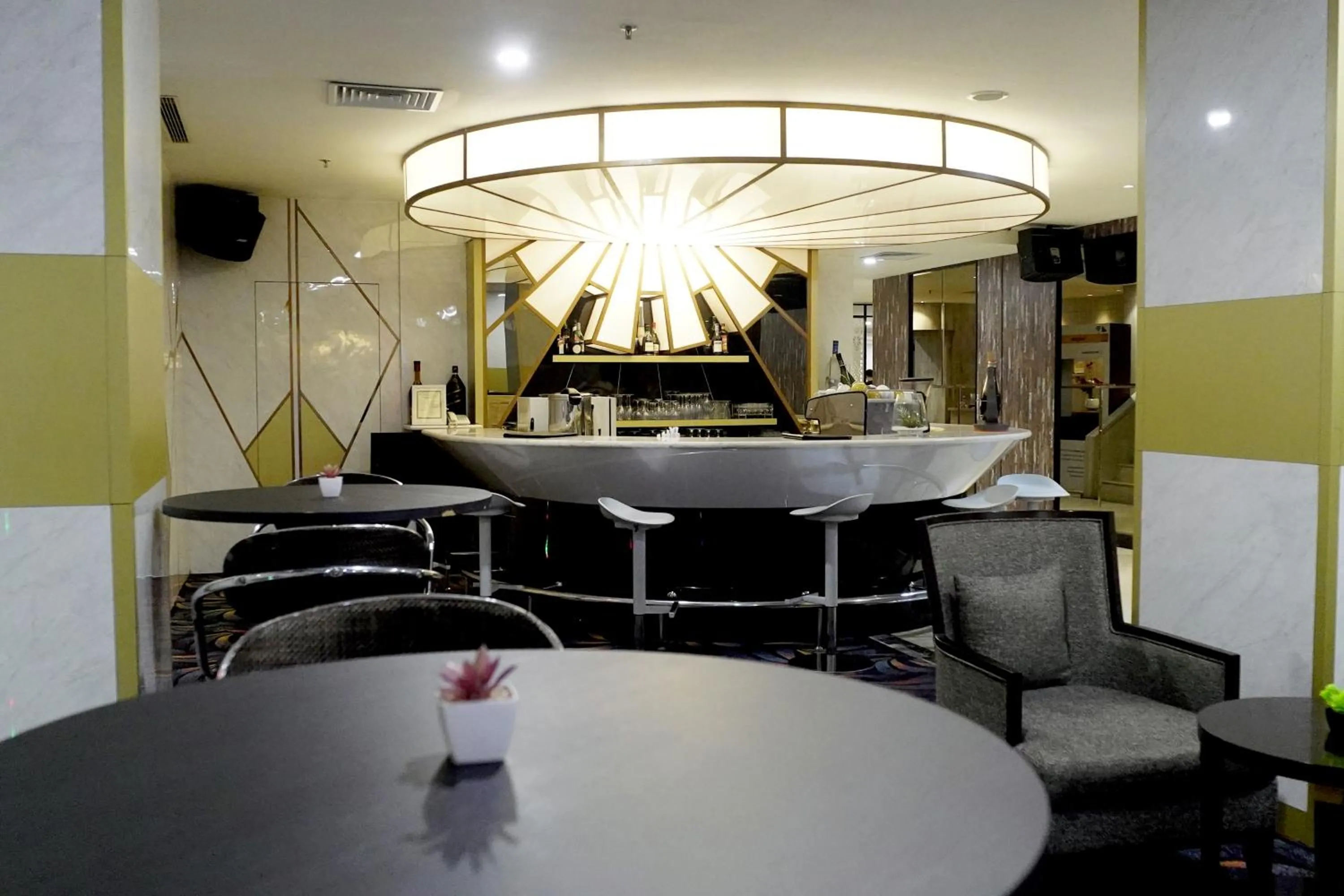 Lounge or bar in Beverly Hotel Batam