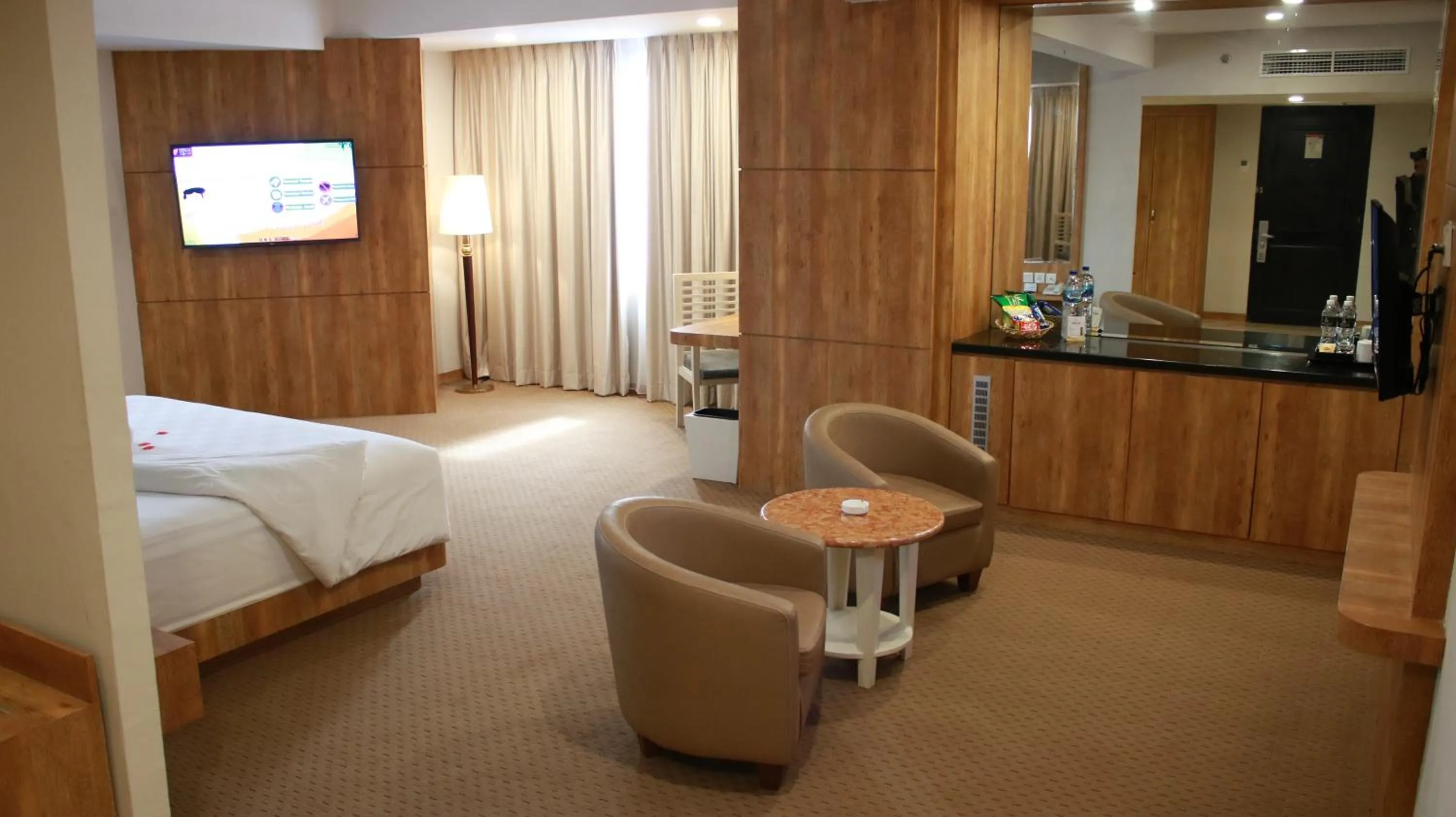 Photo of the whole room, Bed in Beverly Hotel Batam