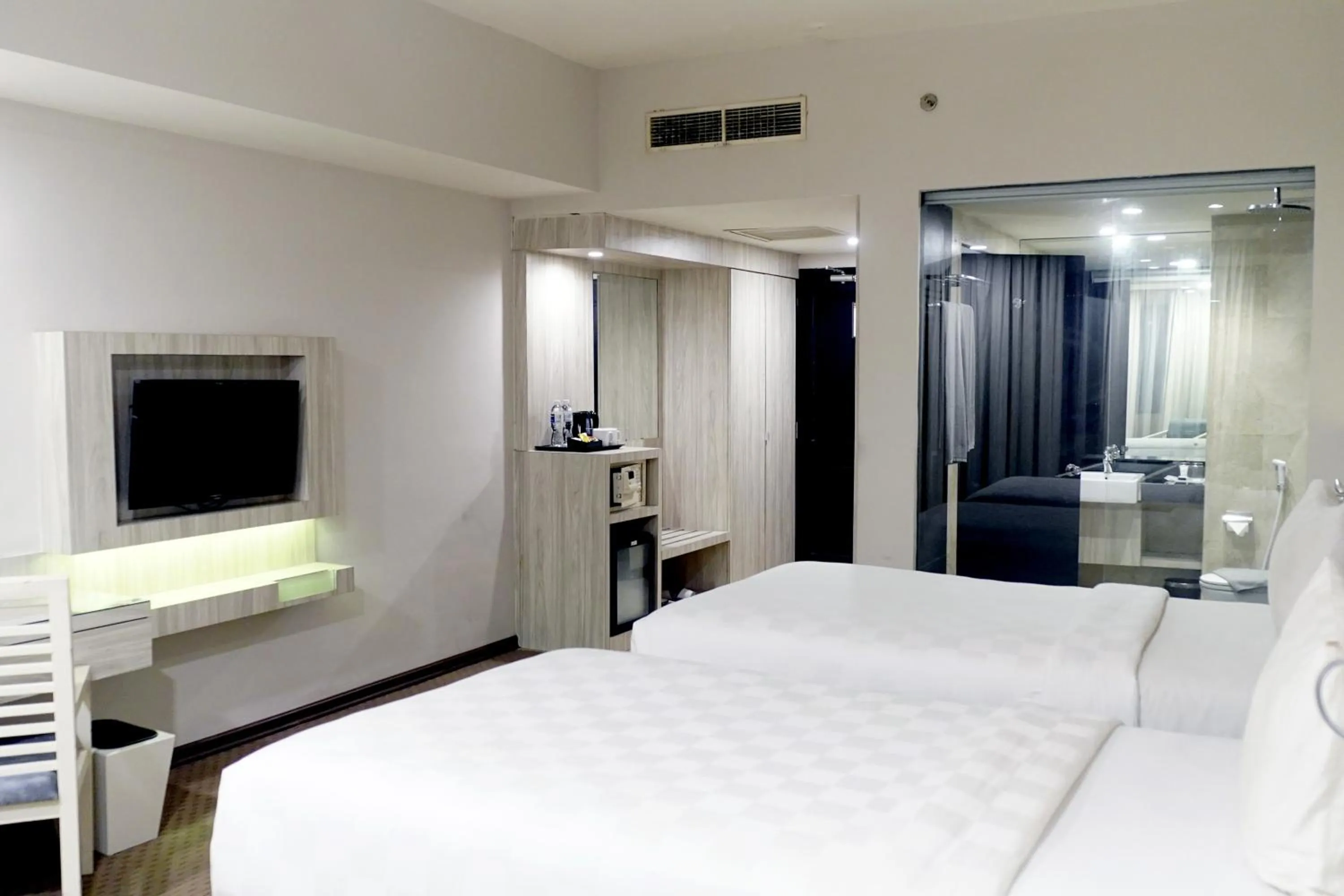 Property building, Bed in Beverly Hotel Batam