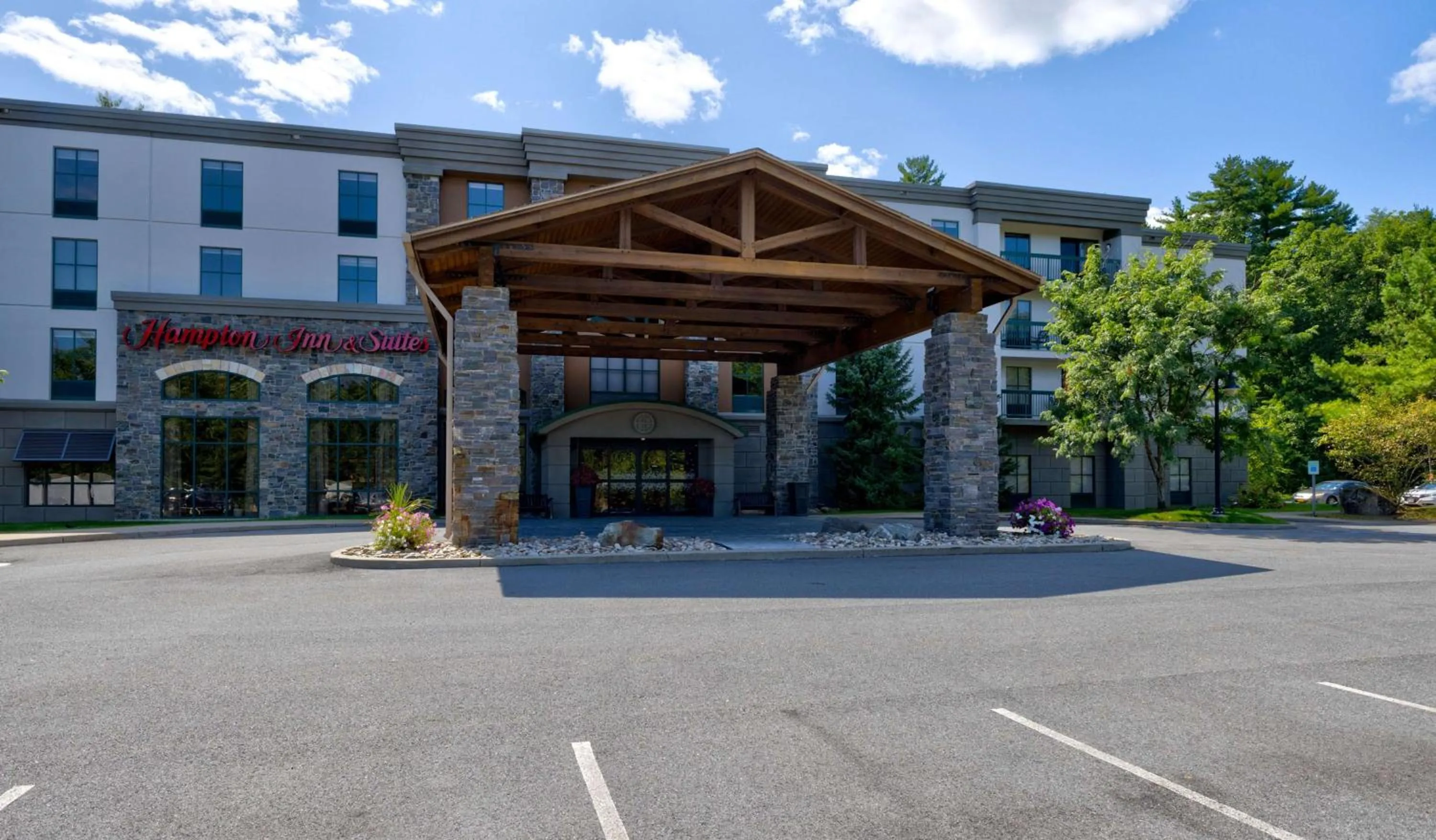 Property building in Hampton Inn & Suites Lake George