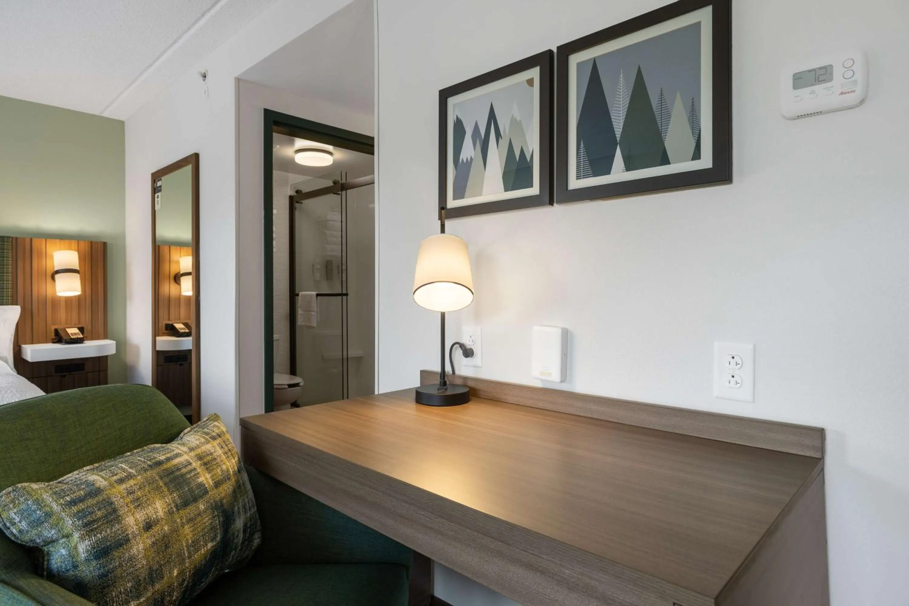 Bedroom, Bed in Hampton Inn & Suites Lake George