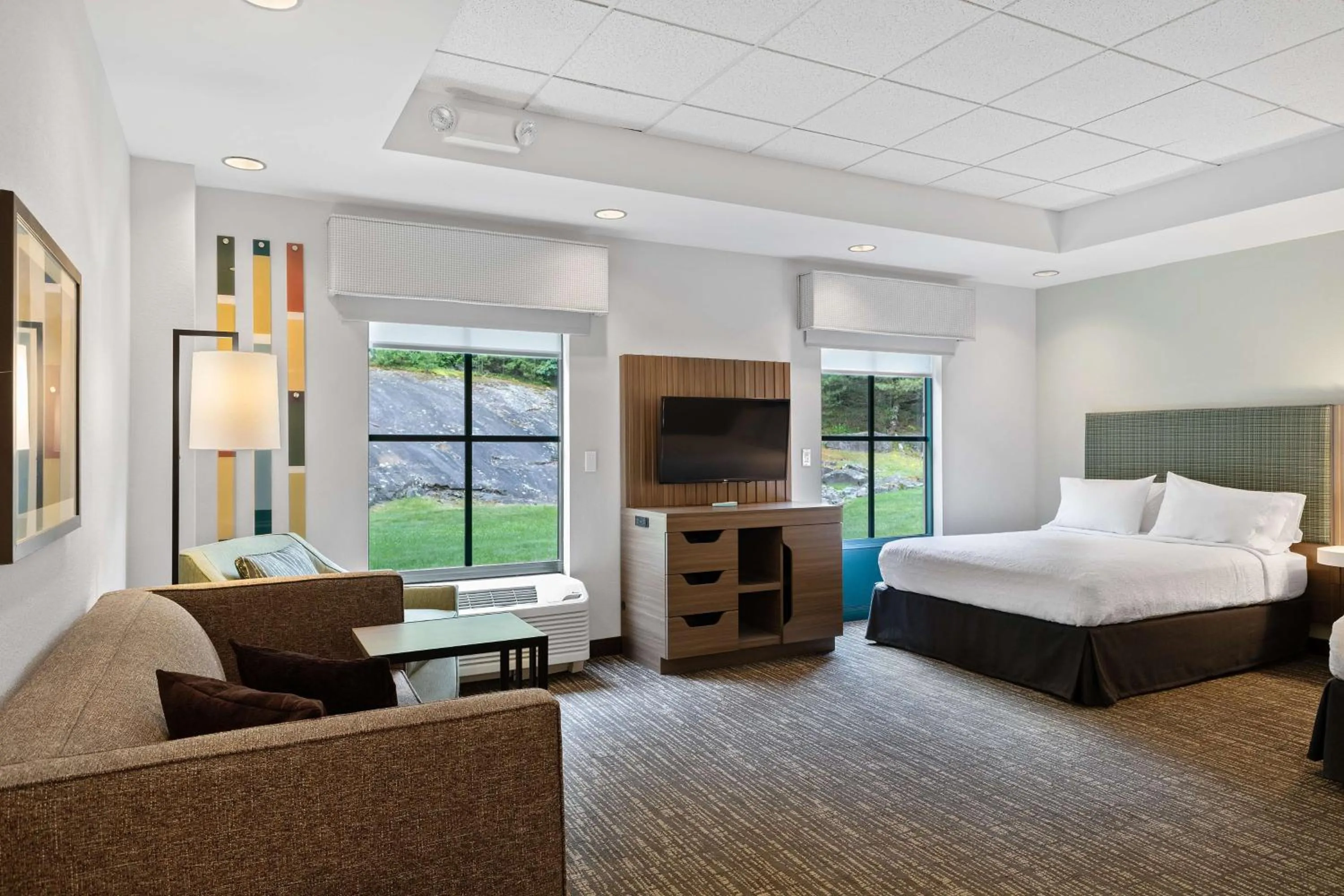 Living room, Bed in Hampton Inn & Suites Lake George