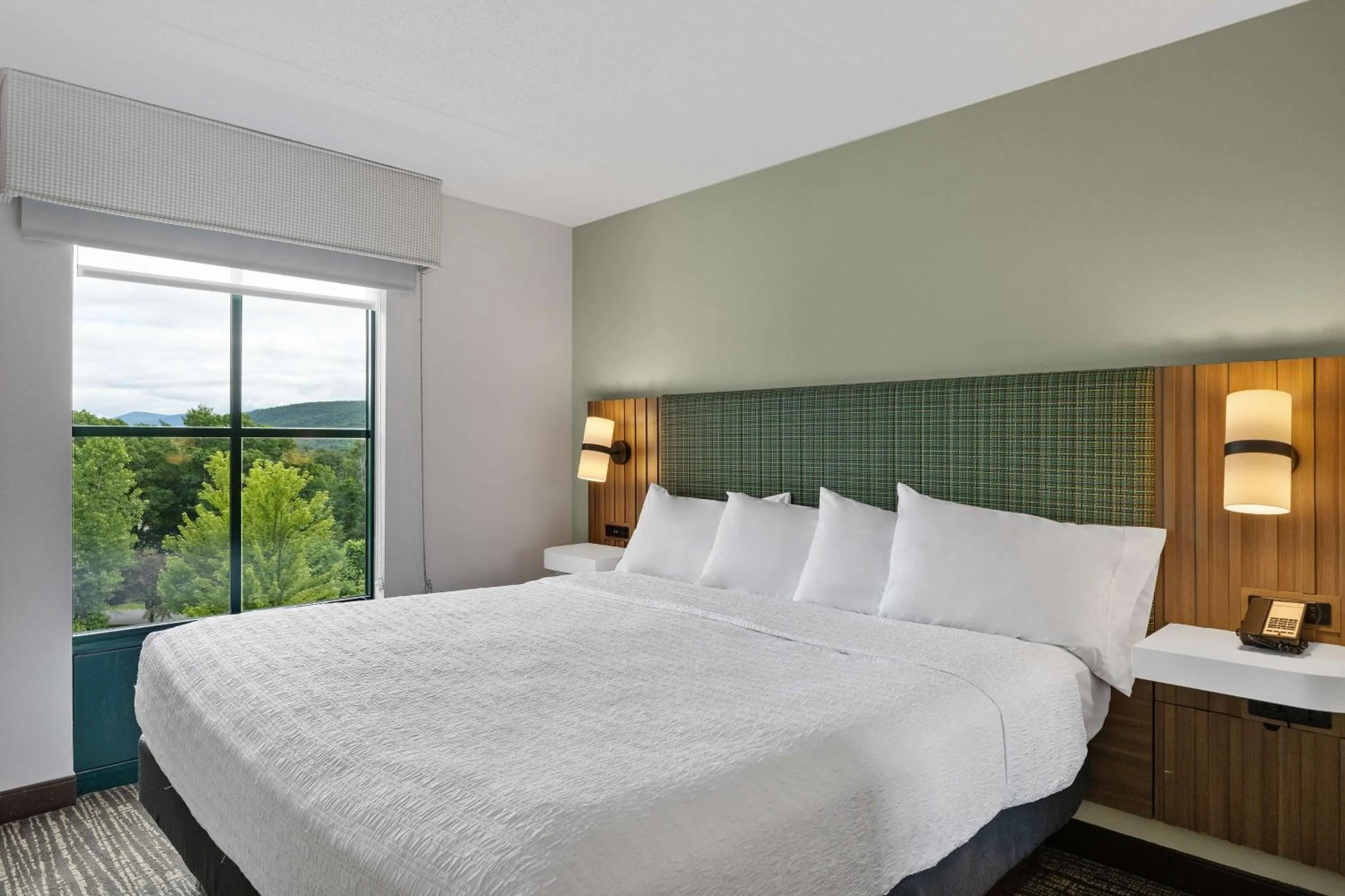 Bed in Hampton Inn & Suites Lake George