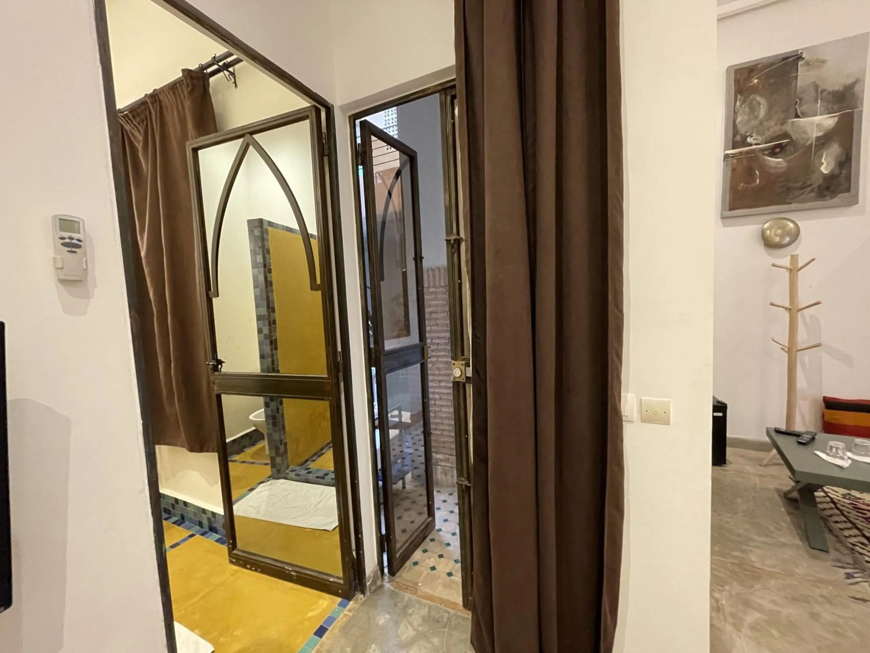 Shower in Riad Samarine