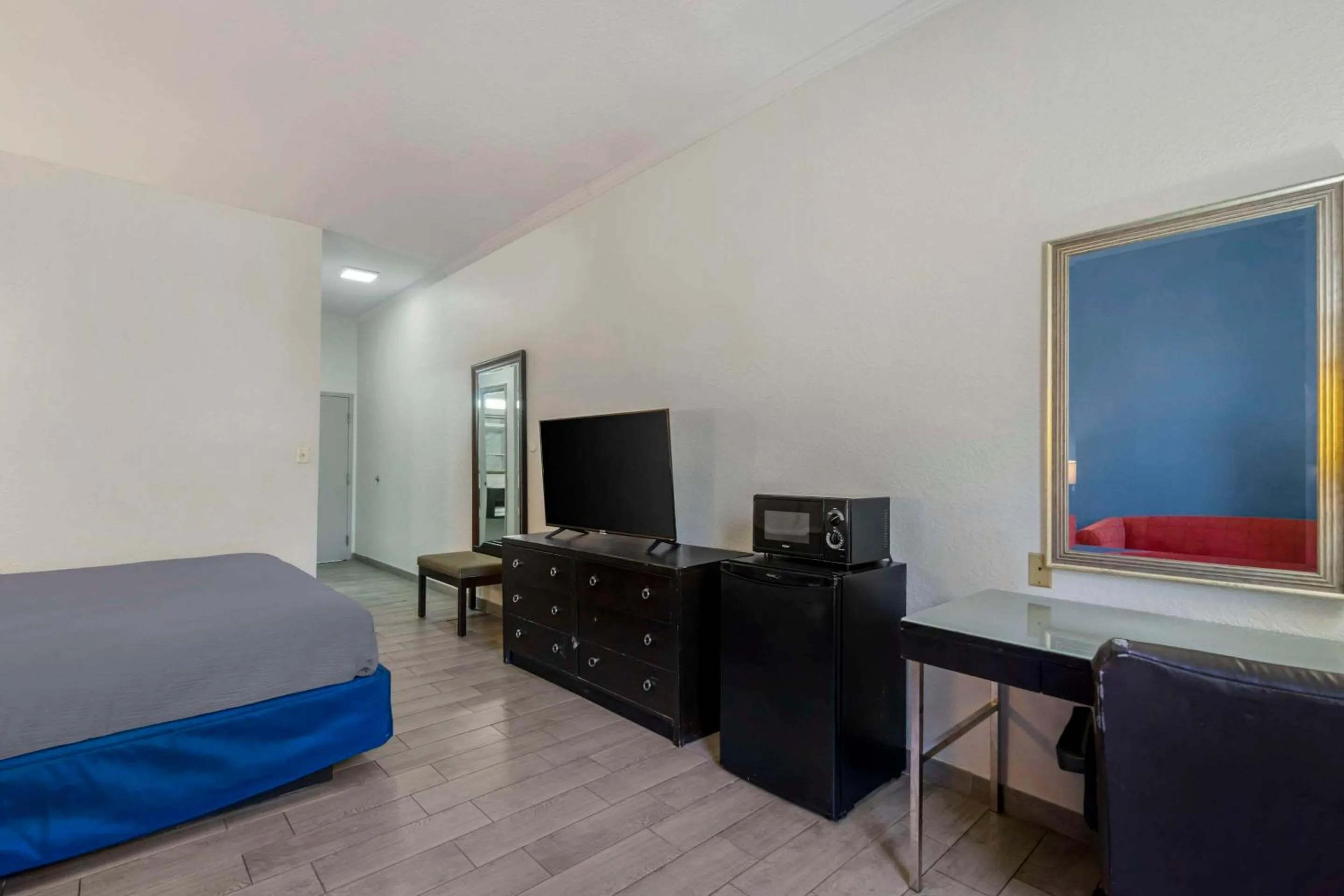 Bedroom, Bed in Rodeway Inn Wesley Chapel