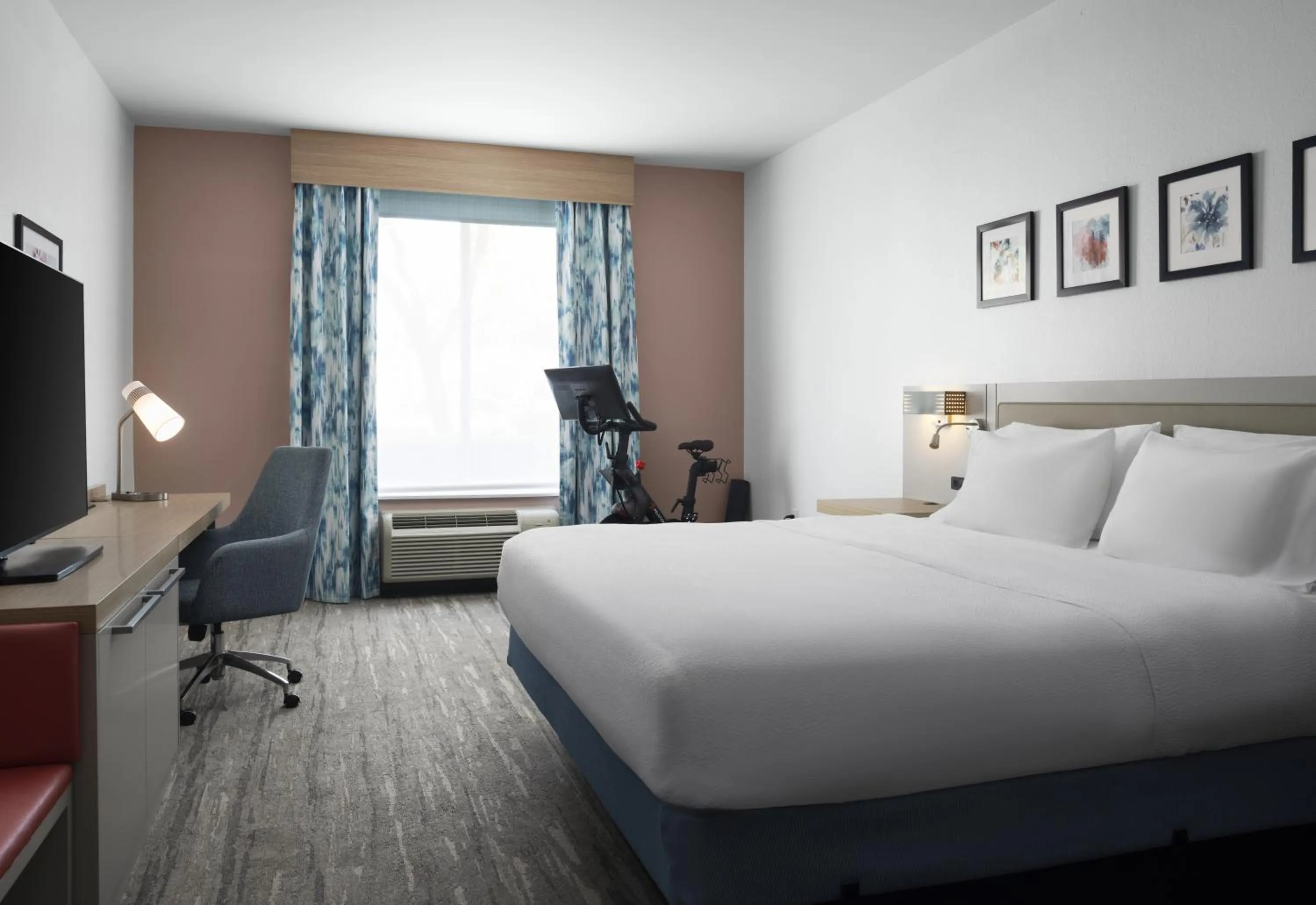 Bedroom, Bed in Hilton Garden Inn Tampa East Brandon