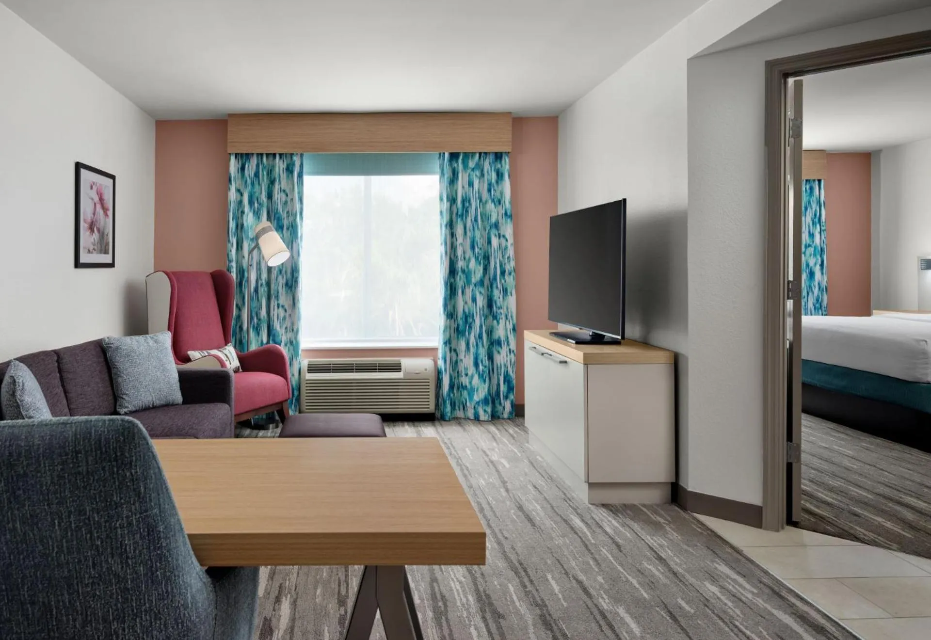 Living room, Bed in Hilton Garden Inn Tampa East Brandon