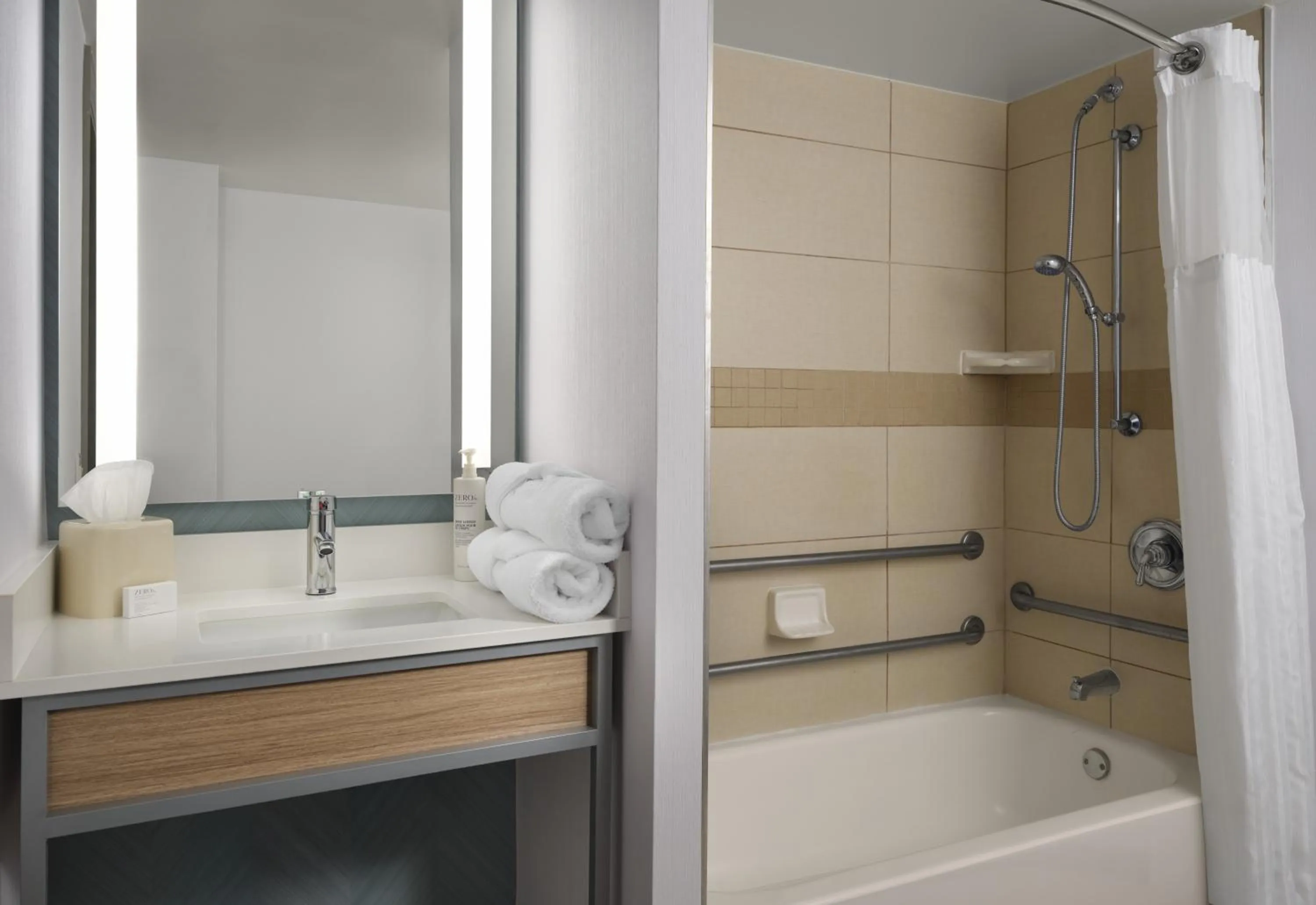 Bathroom in Hilton Garden Inn Tampa East Brandon