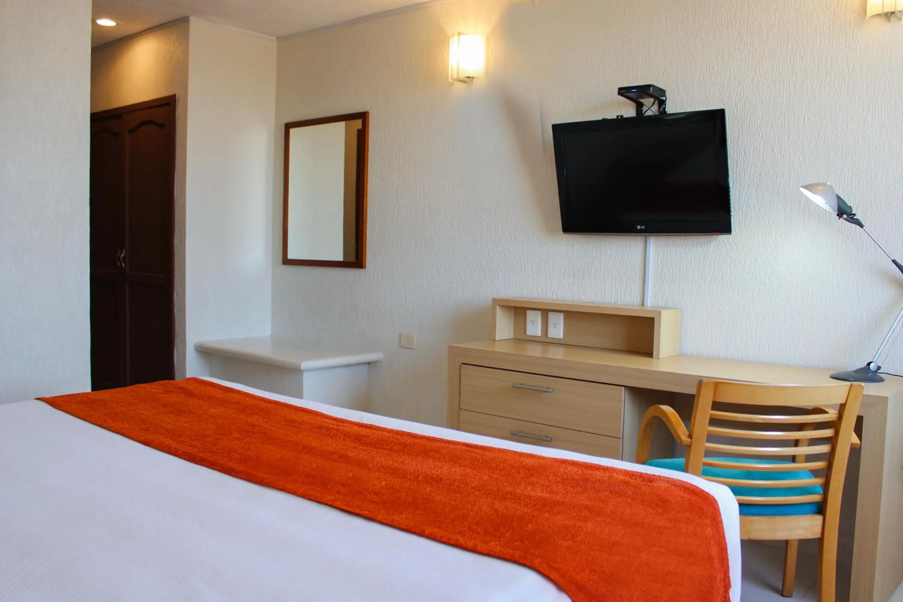 TV and multimedia, Bed in Hotel & Suites Real del Lago