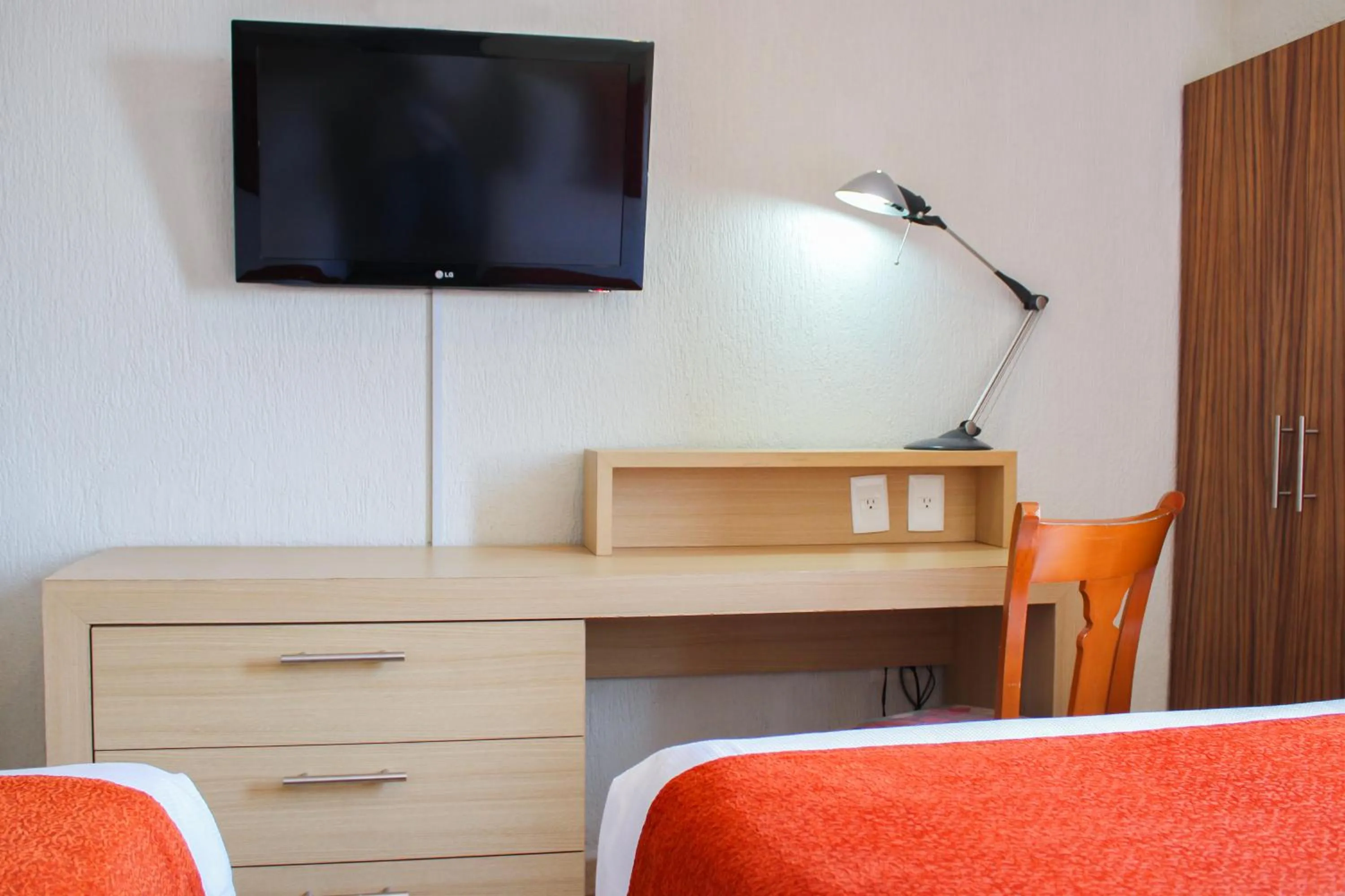 TV and multimedia, Bed in Hotel & Suites Real del Lago