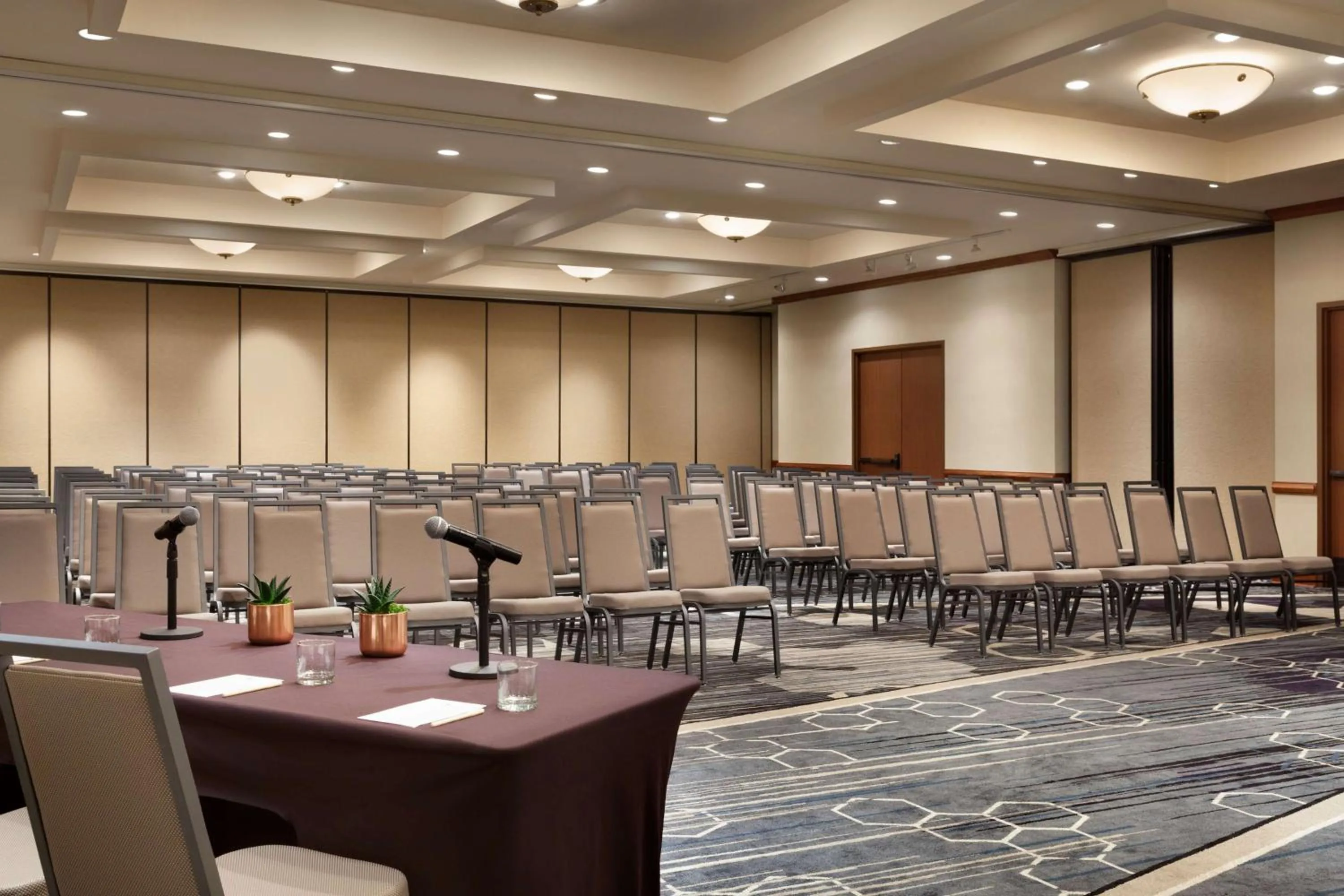 Meeting/conference room in DoubleTree by Hilton Minneapolis Park Place
