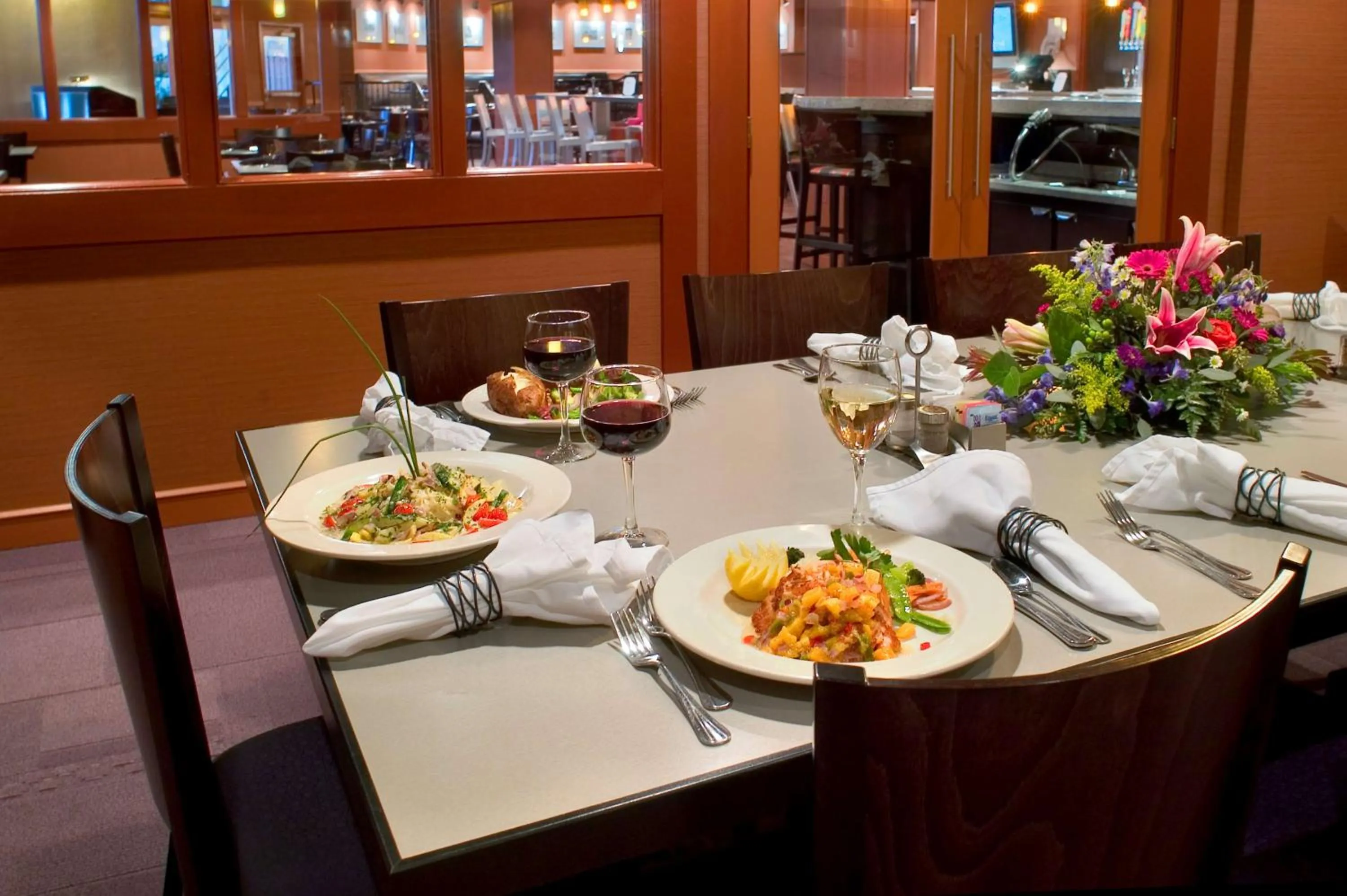 Restaurant/places to eat in DoubleTree by Hilton Minneapolis Park Place