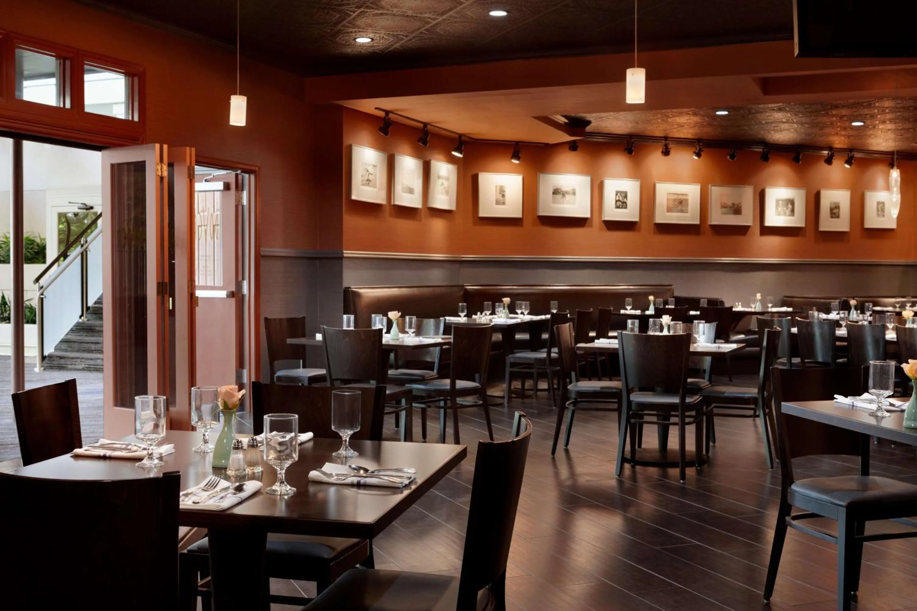 Restaurant/places to eat in DoubleTree by Hilton Minneapolis Park Place