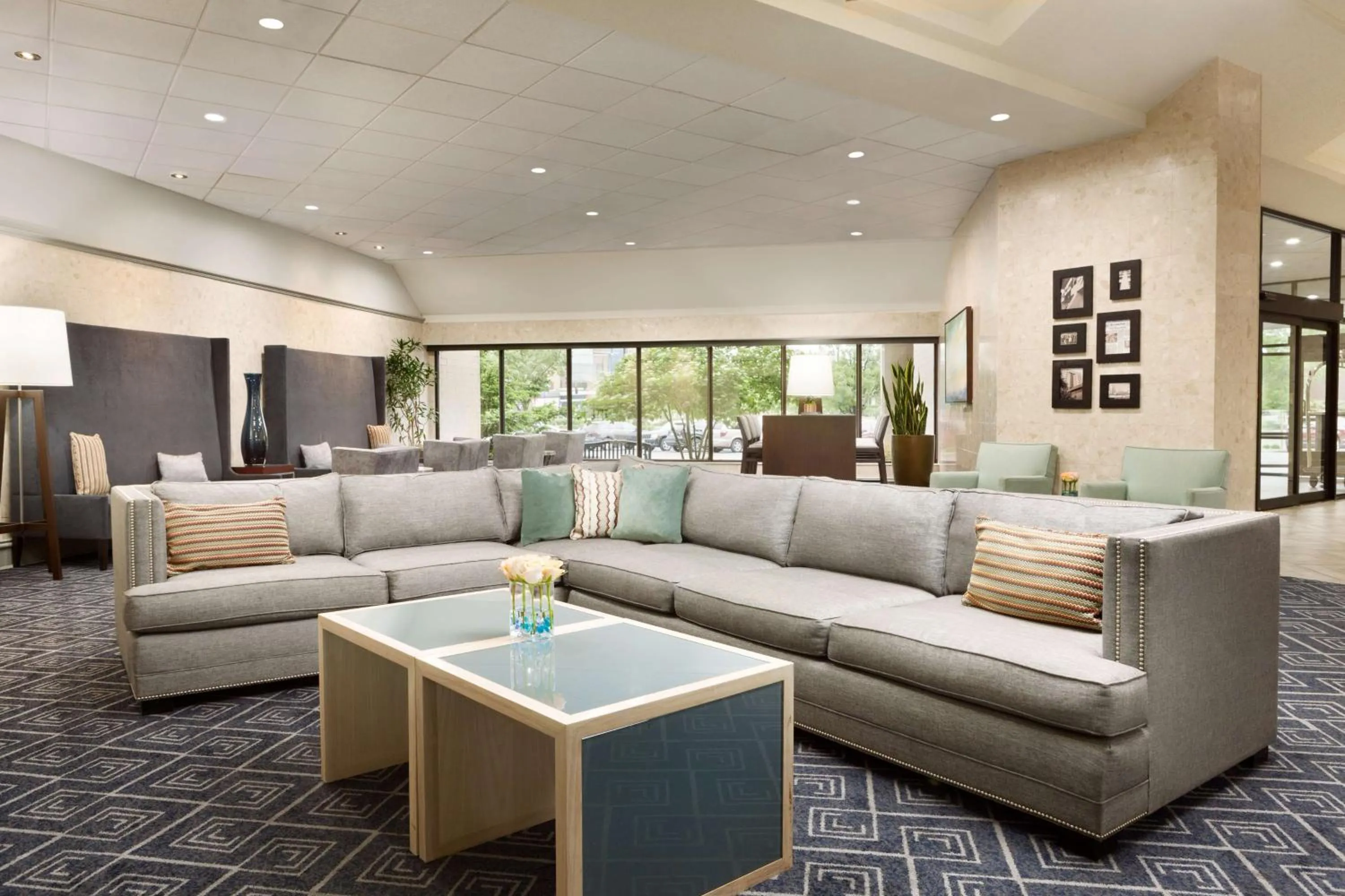 Lobby or reception in DoubleTree by Hilton Minneapolis Park Place