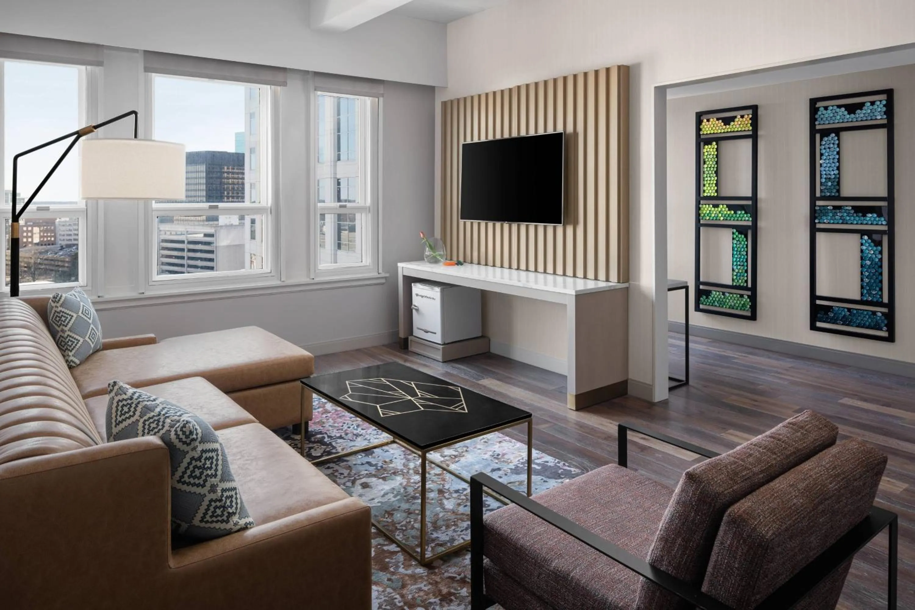 Living room in Glass Light Hotel & Gallery, Autograph Collection