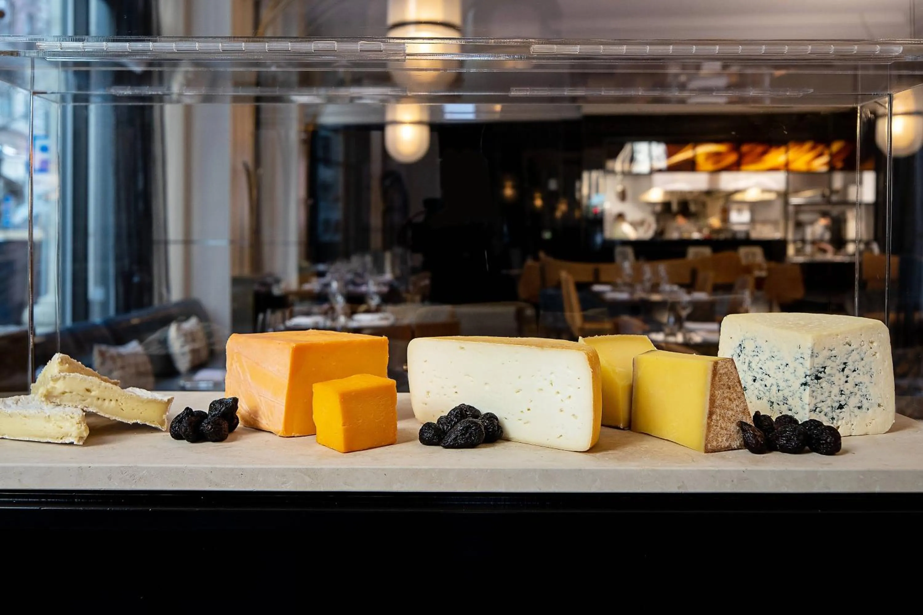 Restaurant/places to eat in Glass Light Hotel & Gallery, Autograph Collection