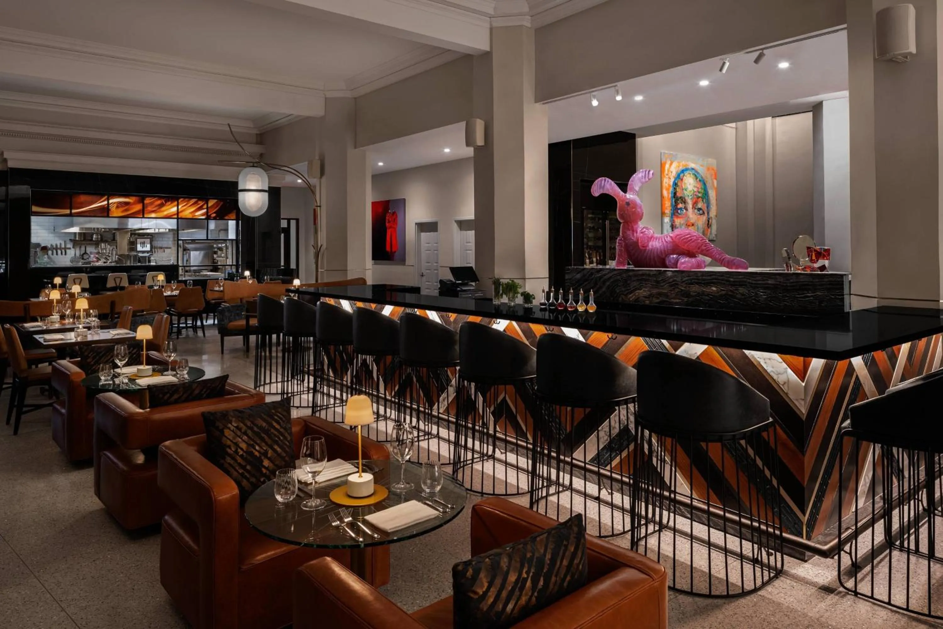 Lounge or bar in Glass Light Hotel & Gallery, Autograph Collection