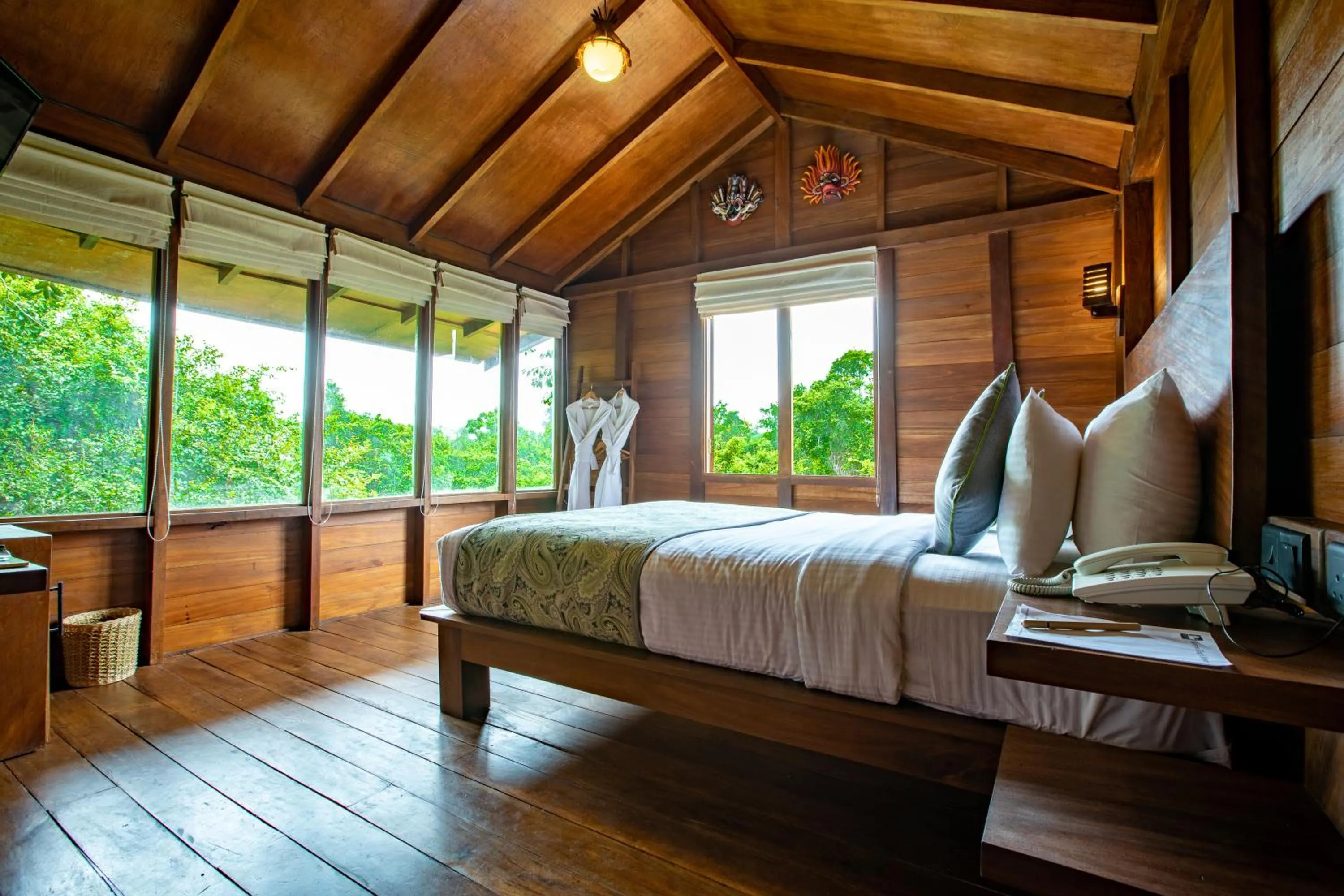 Bed in Sigiriya King's Resort