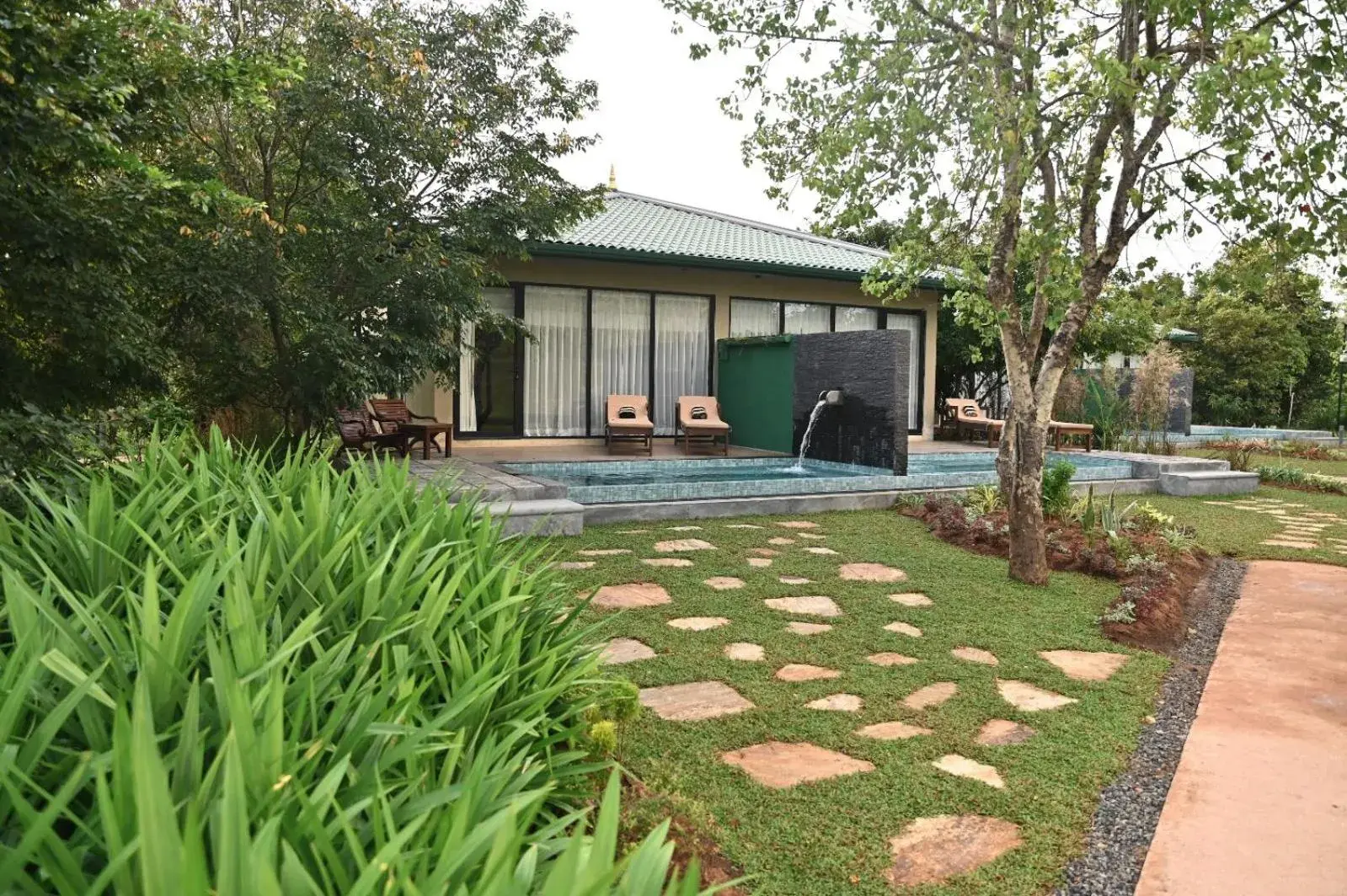 Superior King Room - single occupancy in Sigiriya King's Resort Superior King Room - single occupancy in Sigiriya King's Resort