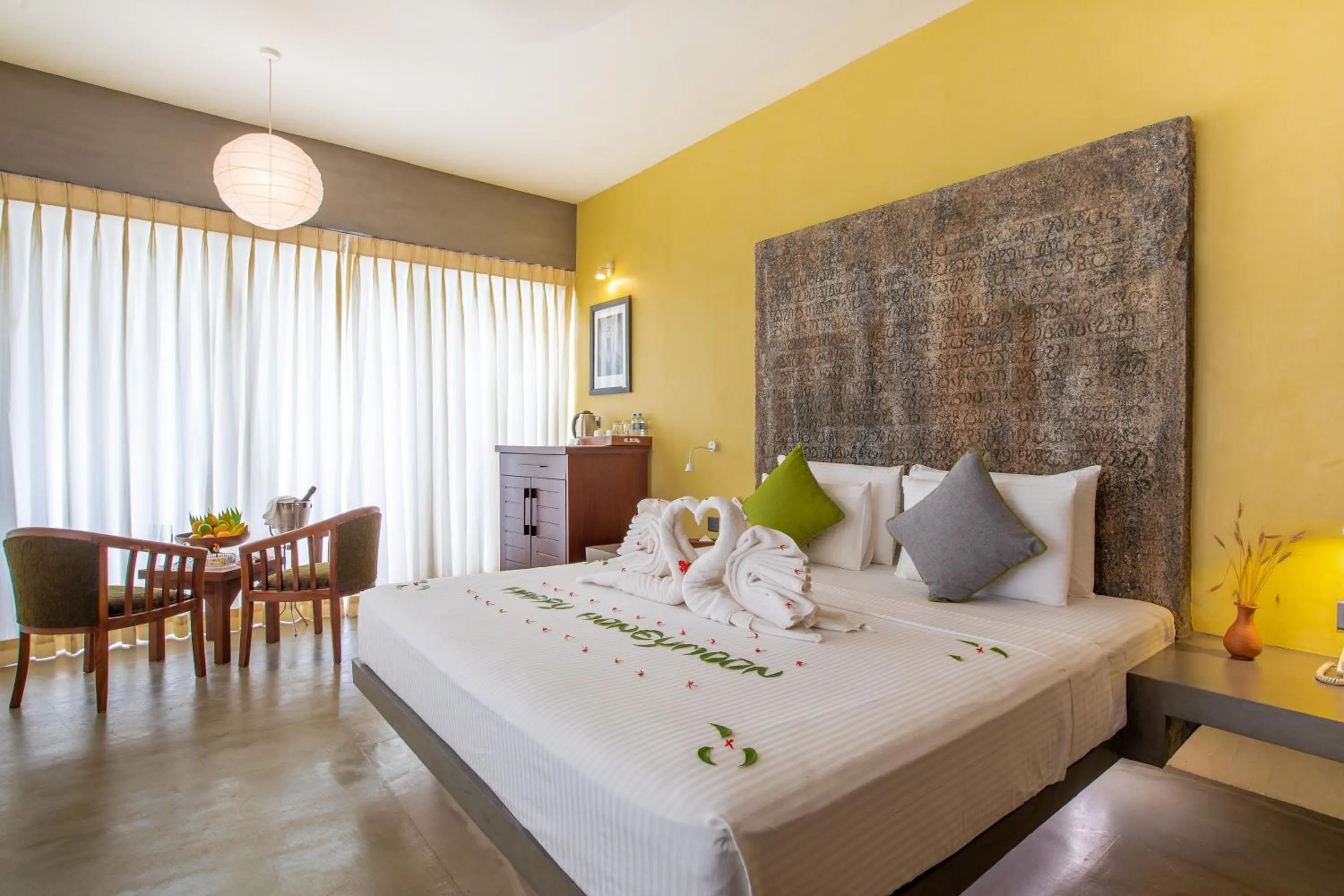 Bed in Sigiriya King's Resort