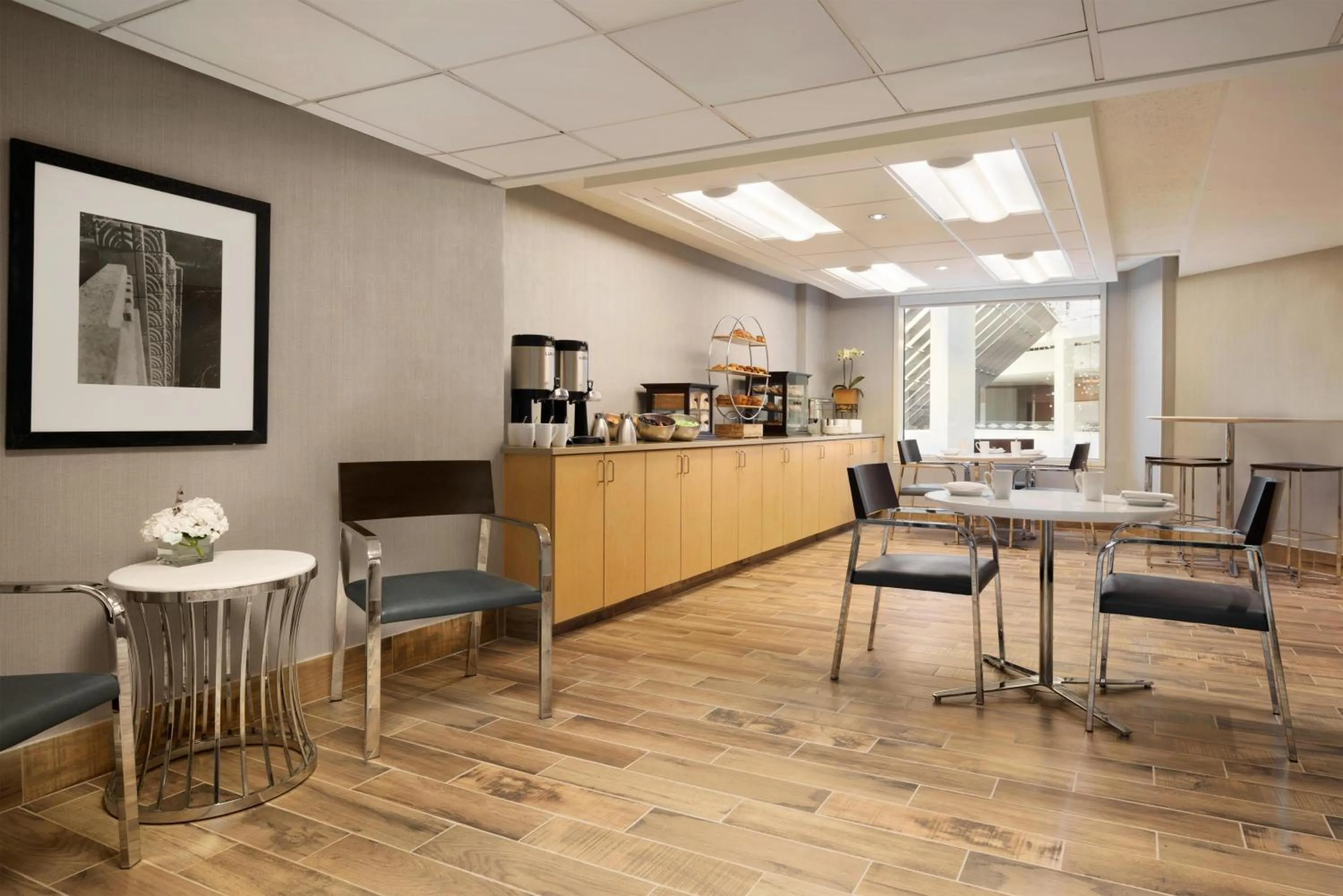 Dining area in DoubleTree by Hilton Stamford