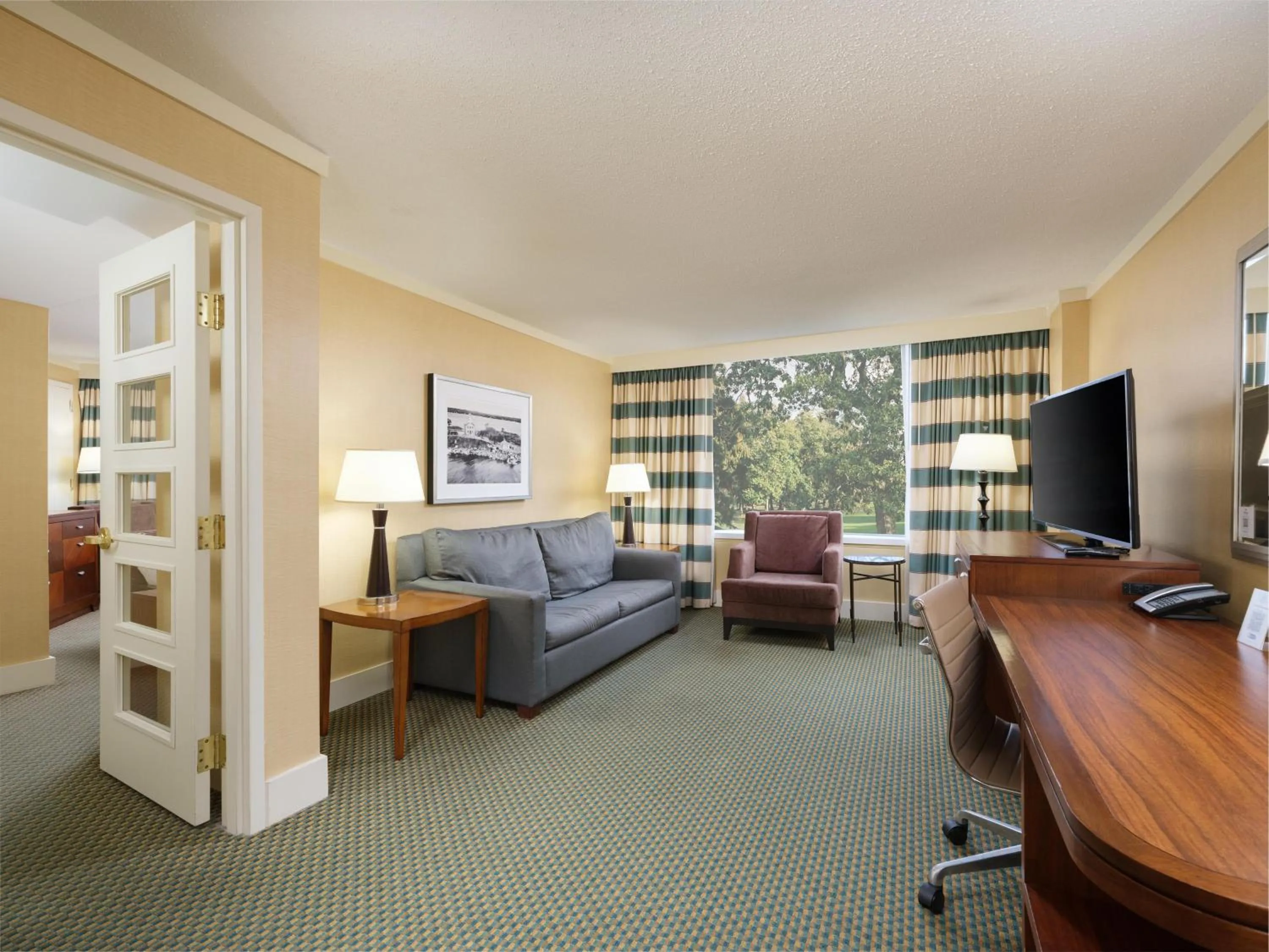 Living room in DoubleTree by Hilton Stamford